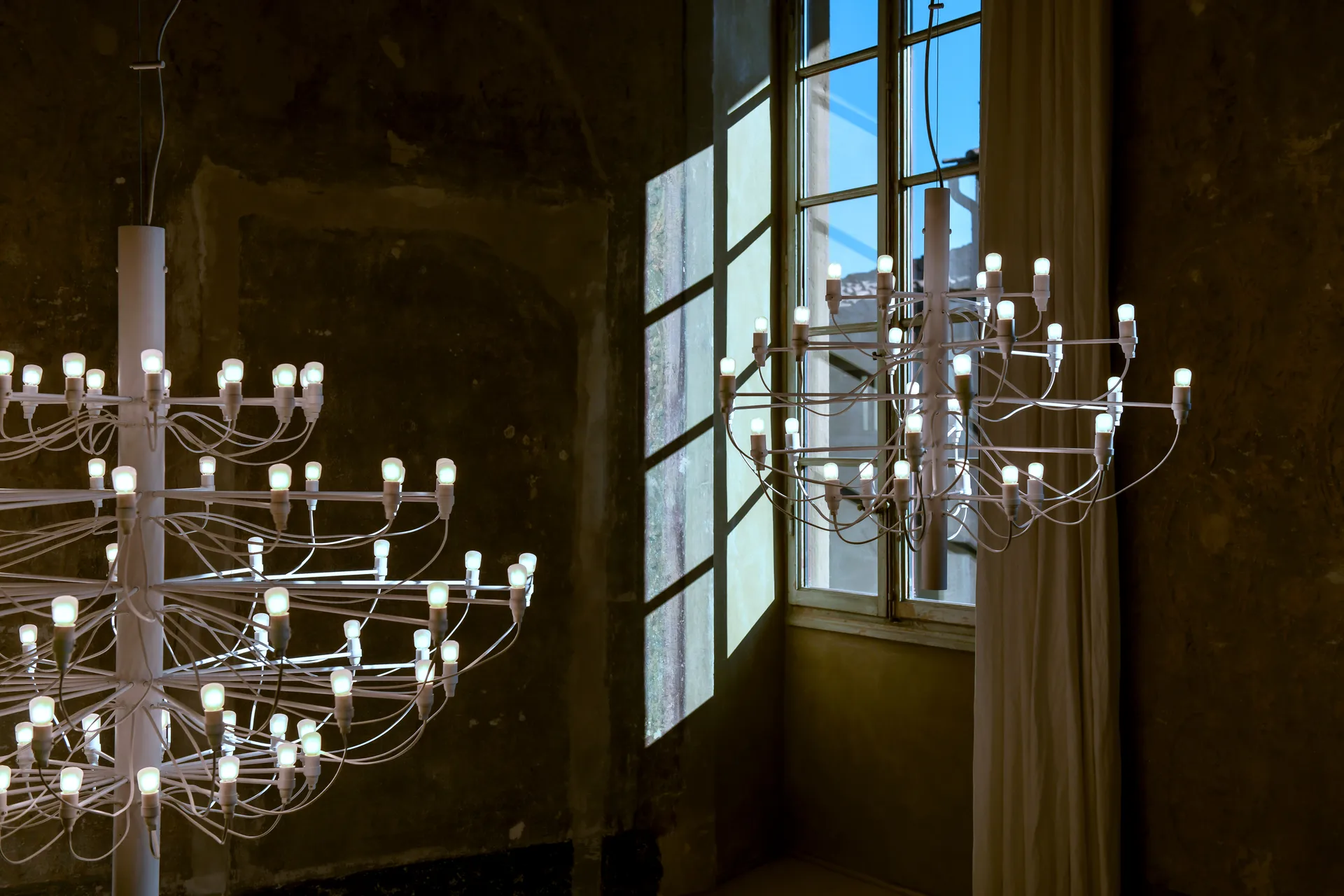 2097 Sarfatti żyrandol LED, Biały matowy 30 lamps Flos