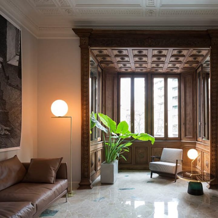 Lampa podłogowa IC lights F2, Szczotkowany mosiądz, opal Flos