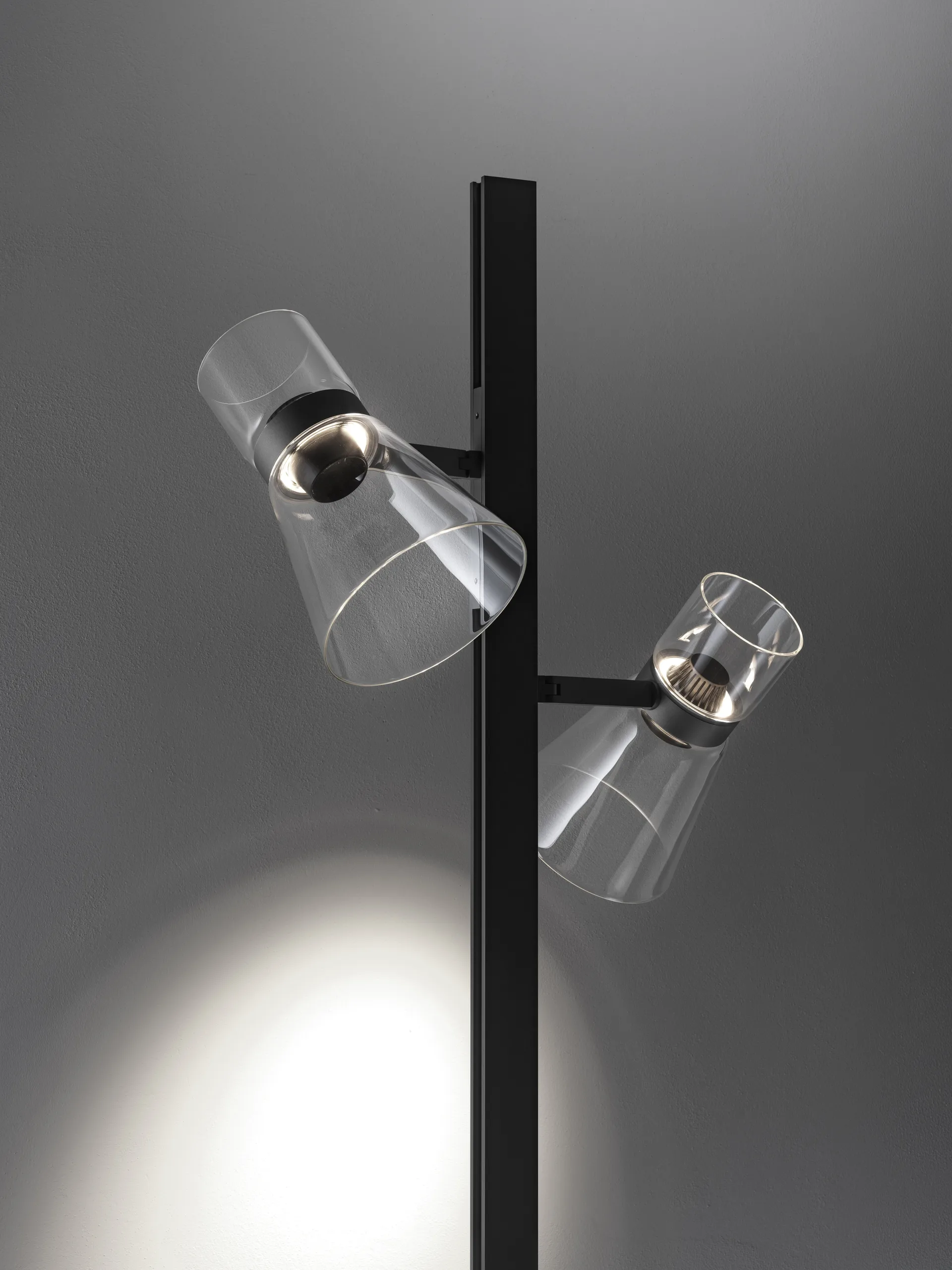 Lampa podłogowa Nocturne F2 cone - Czarna,  Flos