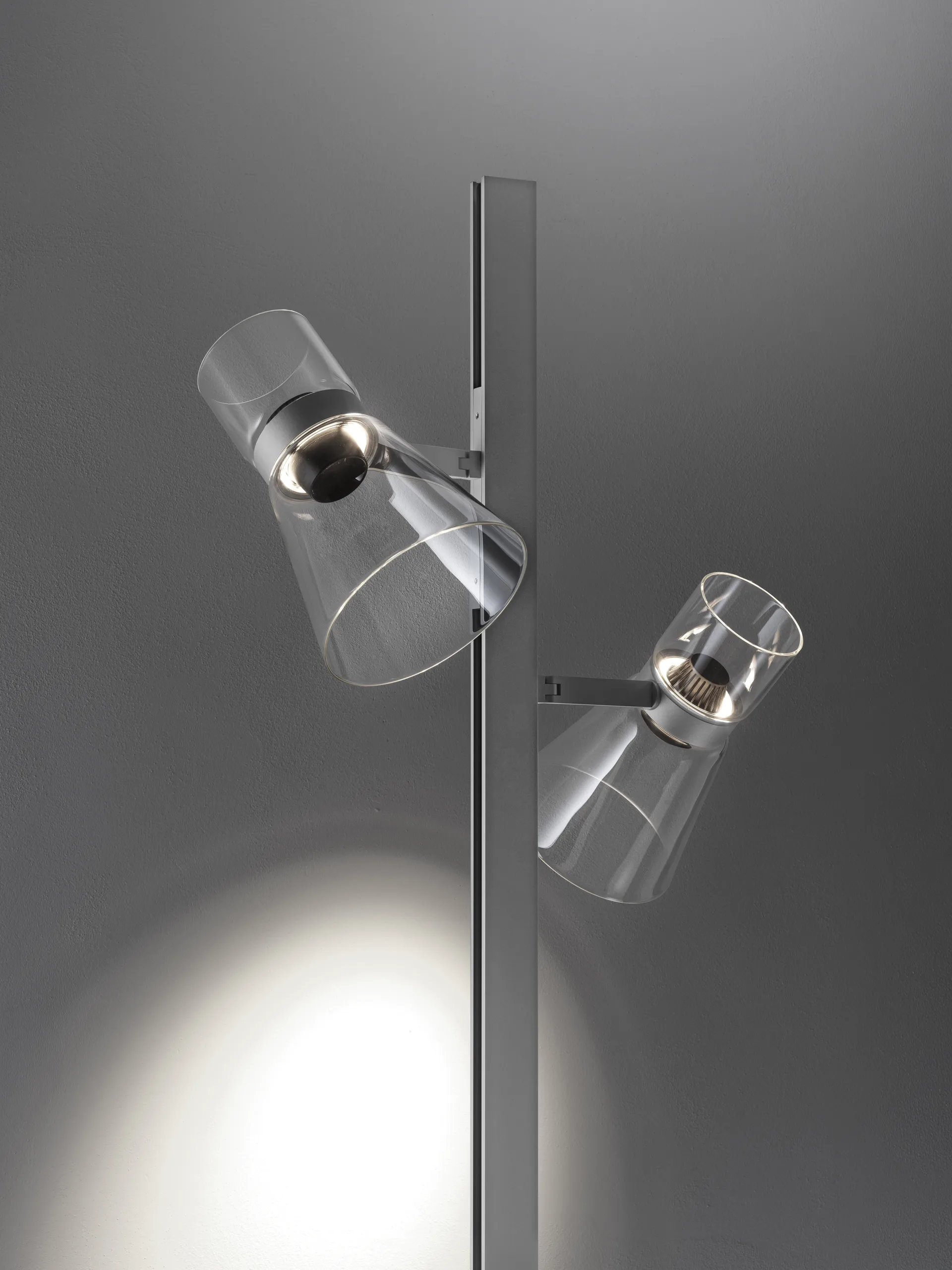Lampa podłogowa Nocturne F2 cone - Srebrna,  Flos