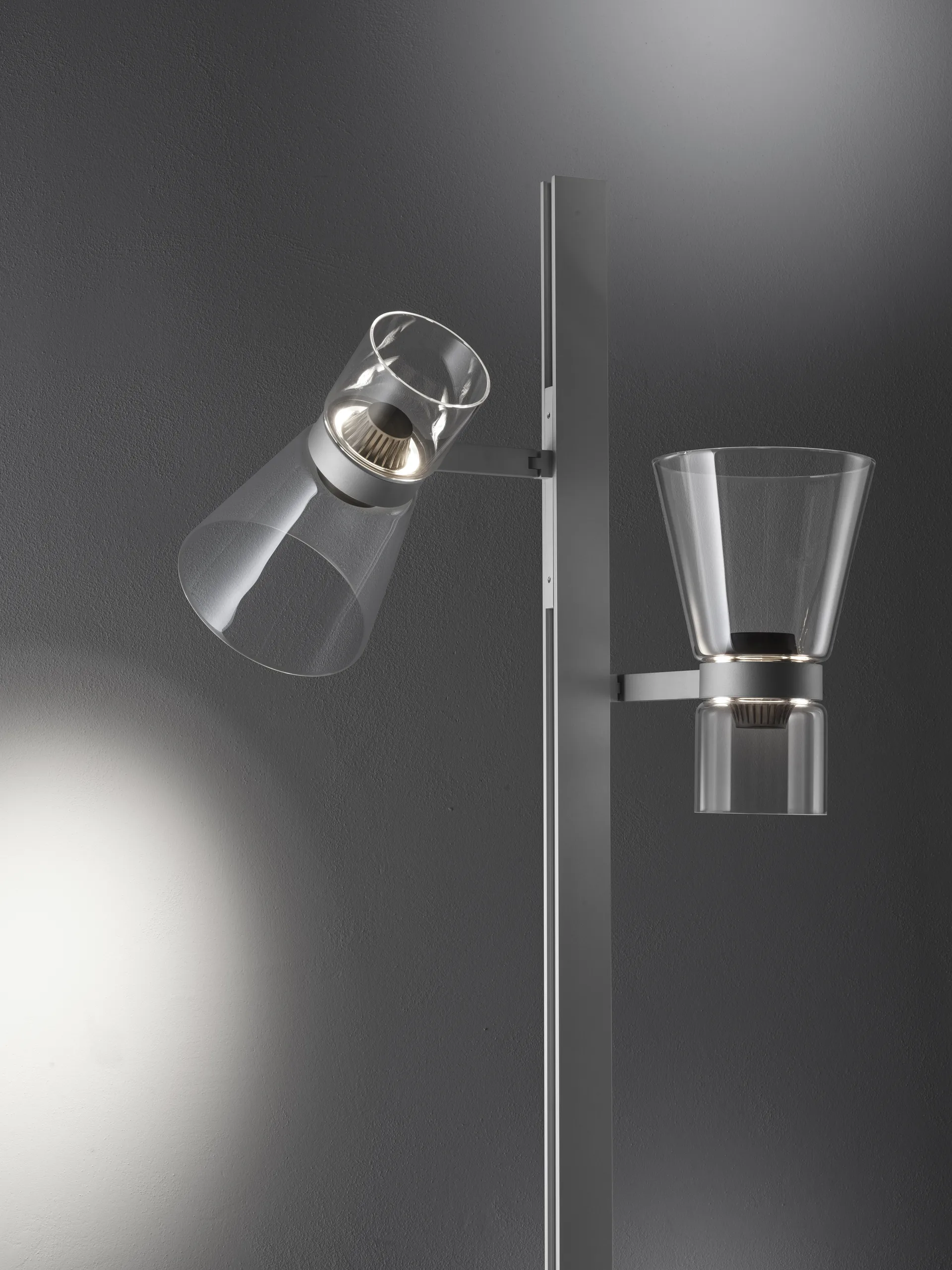 Lampa podłogowa Nocturne F2 cone - Srebrna,  Flos