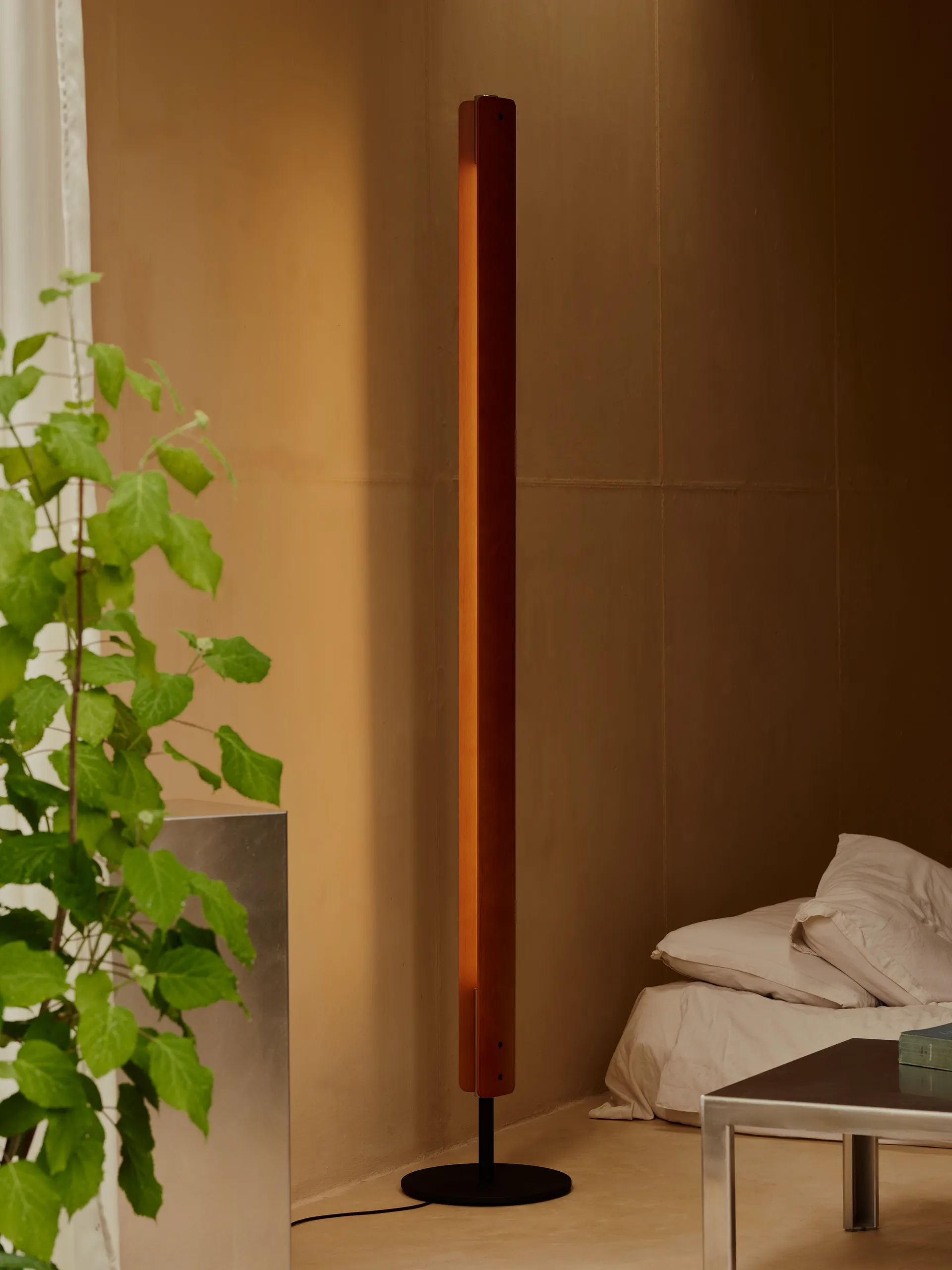 Lampa podłogowa Seki-han 226 cm, Metal popielato-czarny poddany obróbce cieplnej Flos