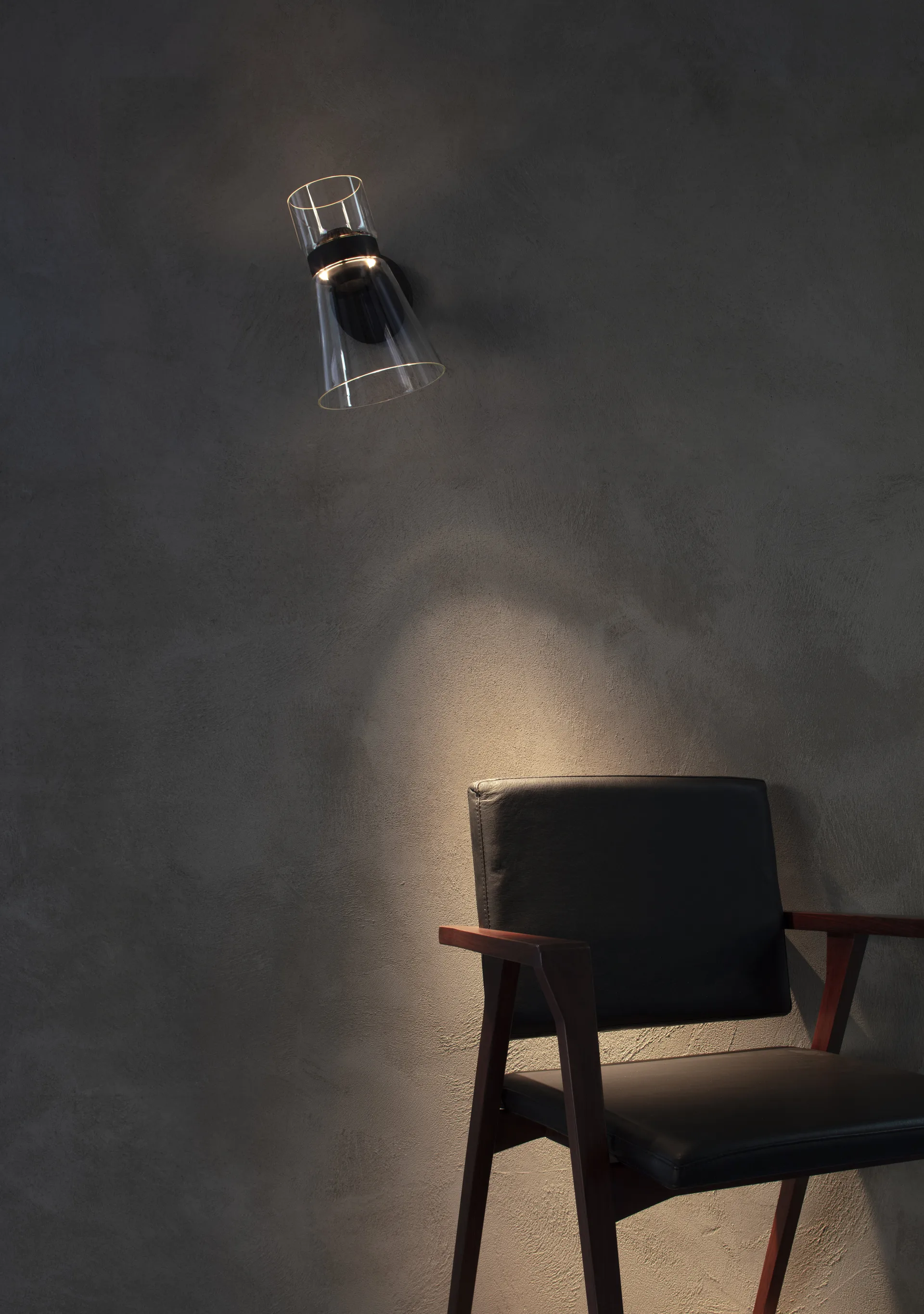 Lampa ścienna Nocturne Cone - Czarna,  Flos