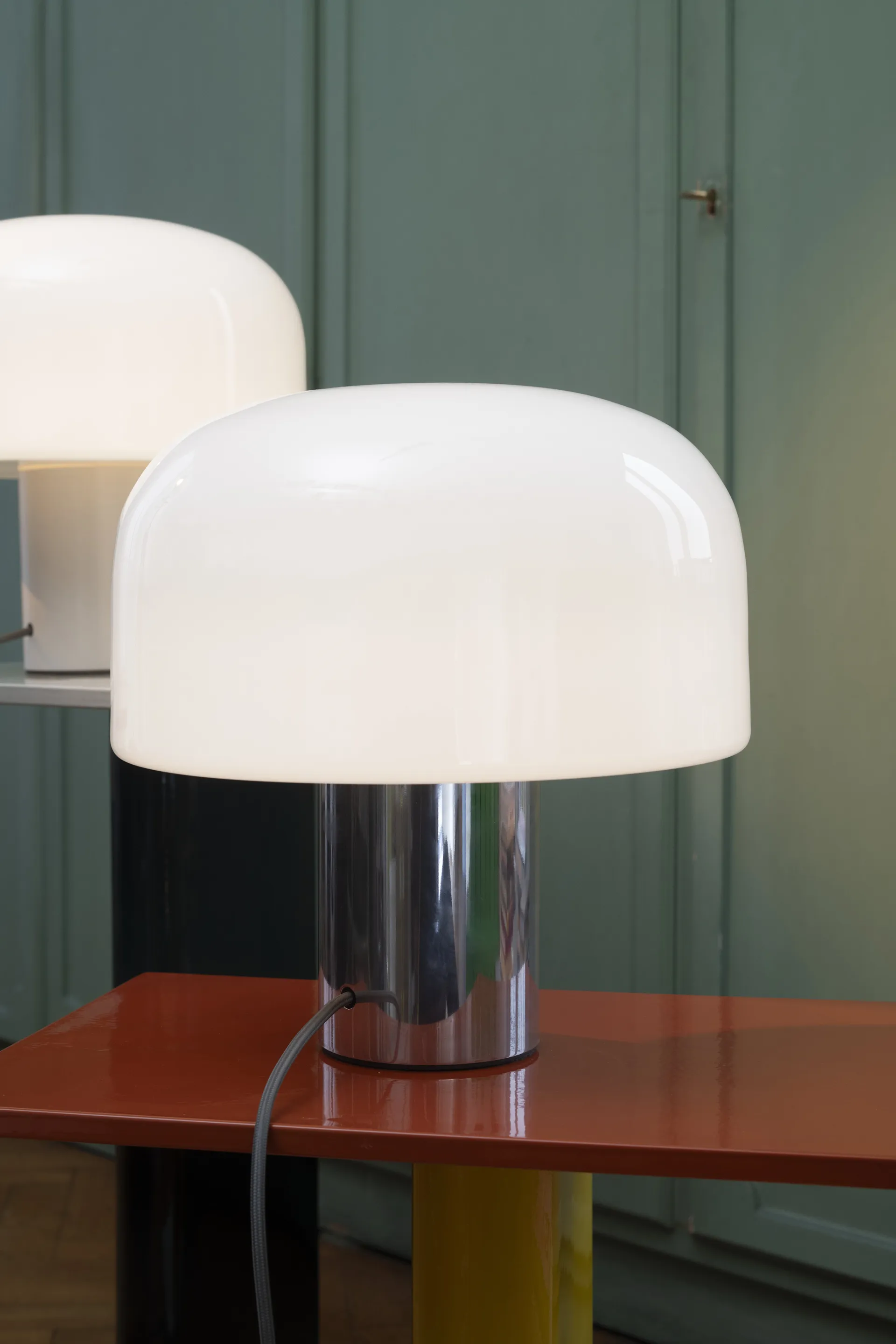 Lampa stołowa Bellhop Glass T, Bright aluminum Flos
