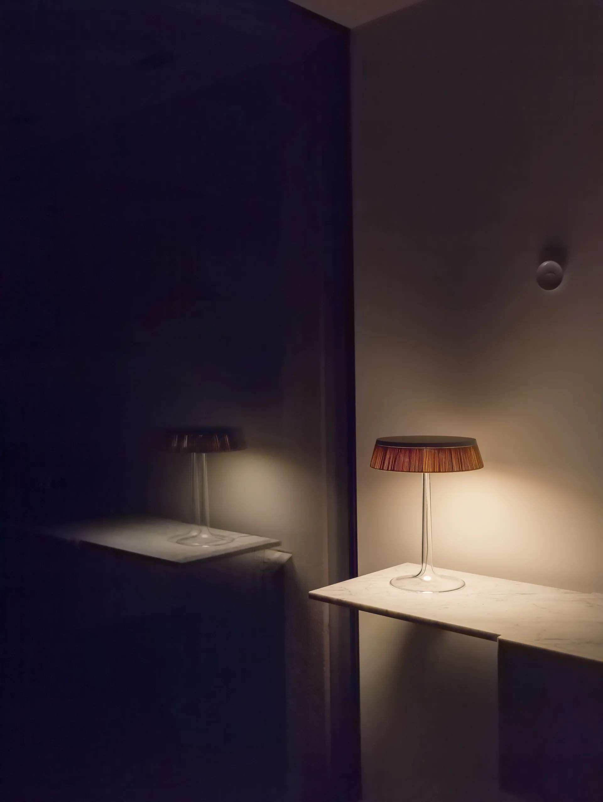 Lampa stołowa Bon Jour T, Szary dym, matowy chromowany top Flos