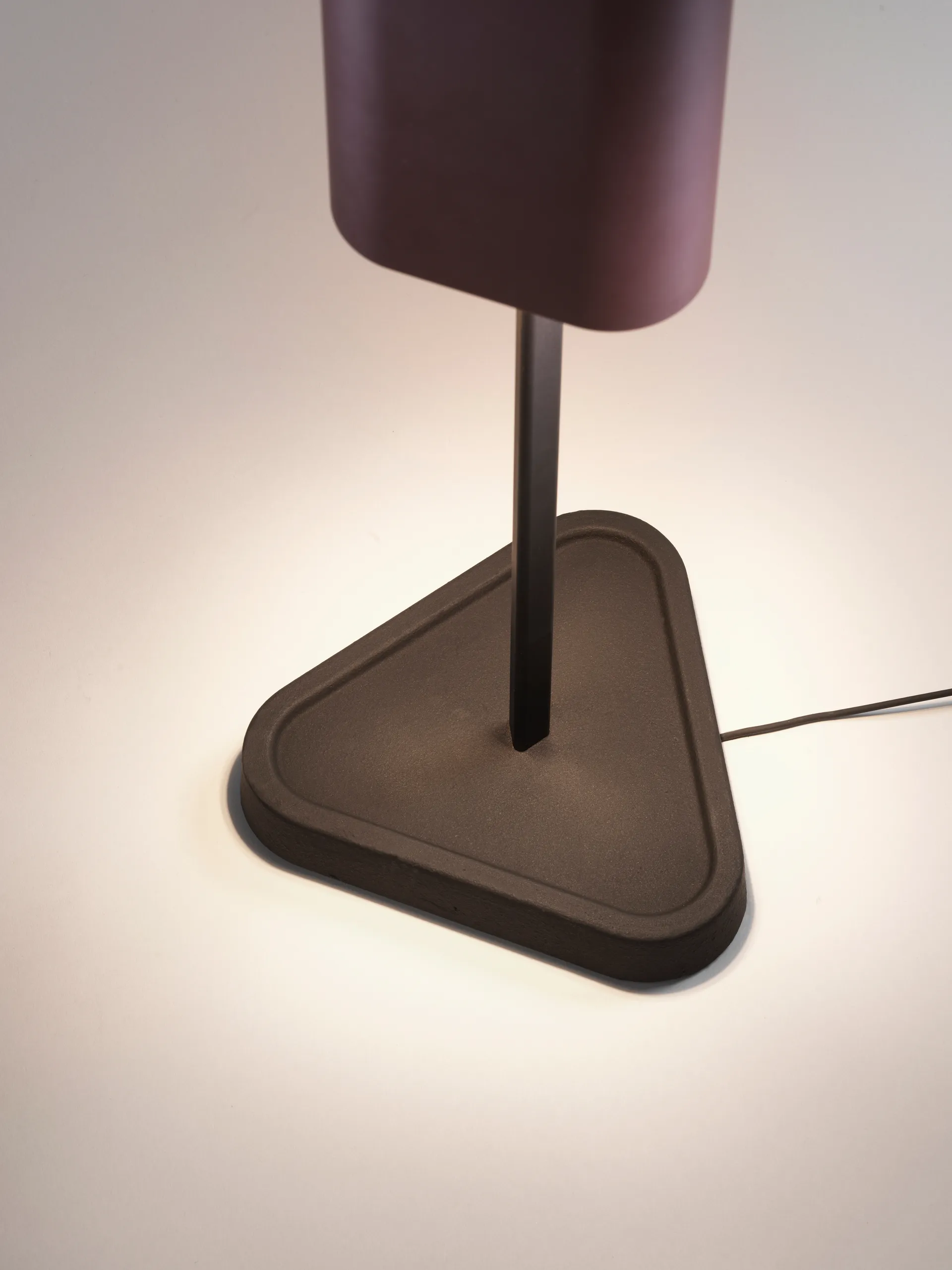 Lampa stołowa EMI 114 cm, Deep red Flos