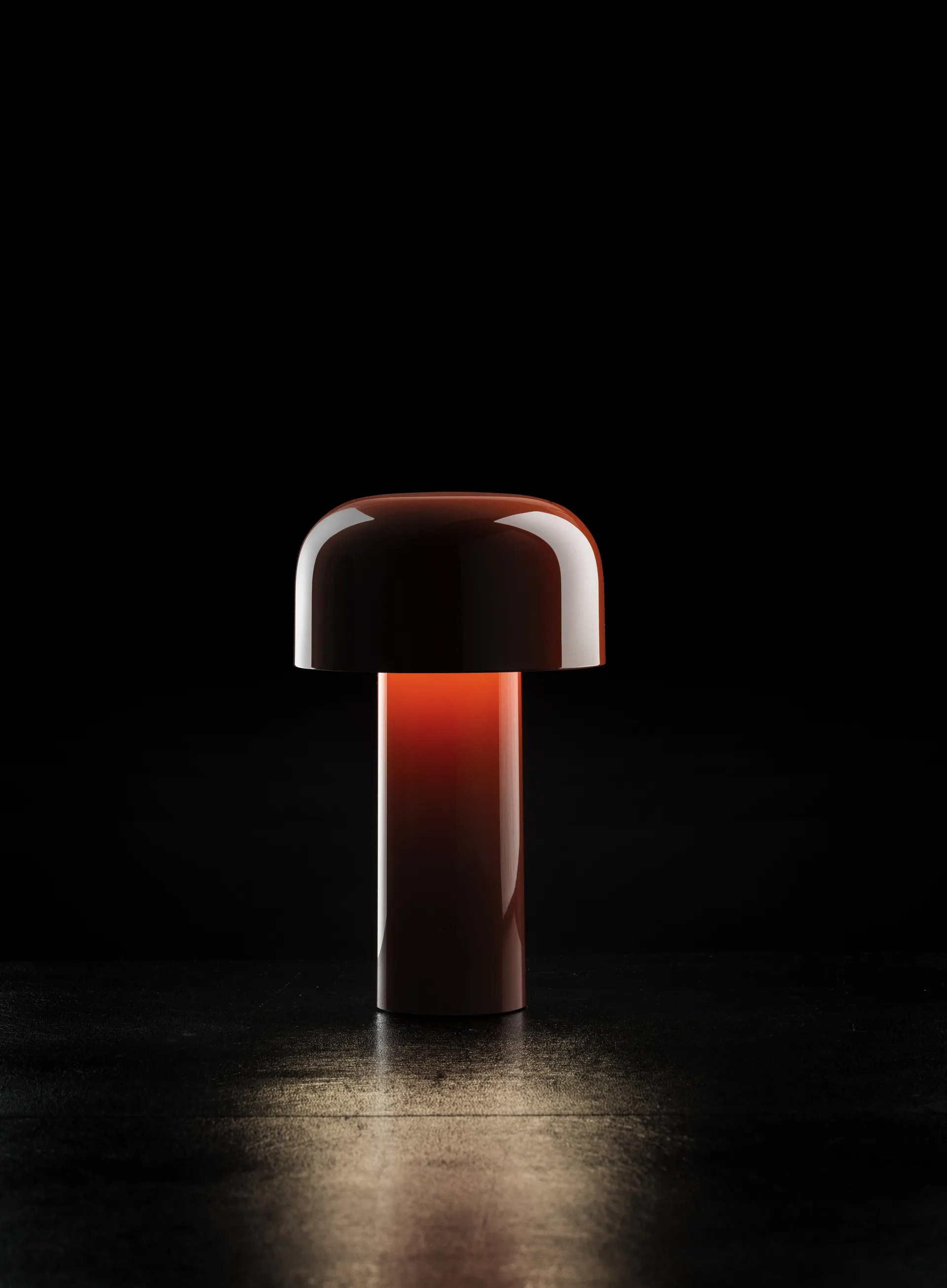Lampa stołowa przenośna Bellhop, Brick red, IP54 (wewnątrz/na zewnątrz) Flos