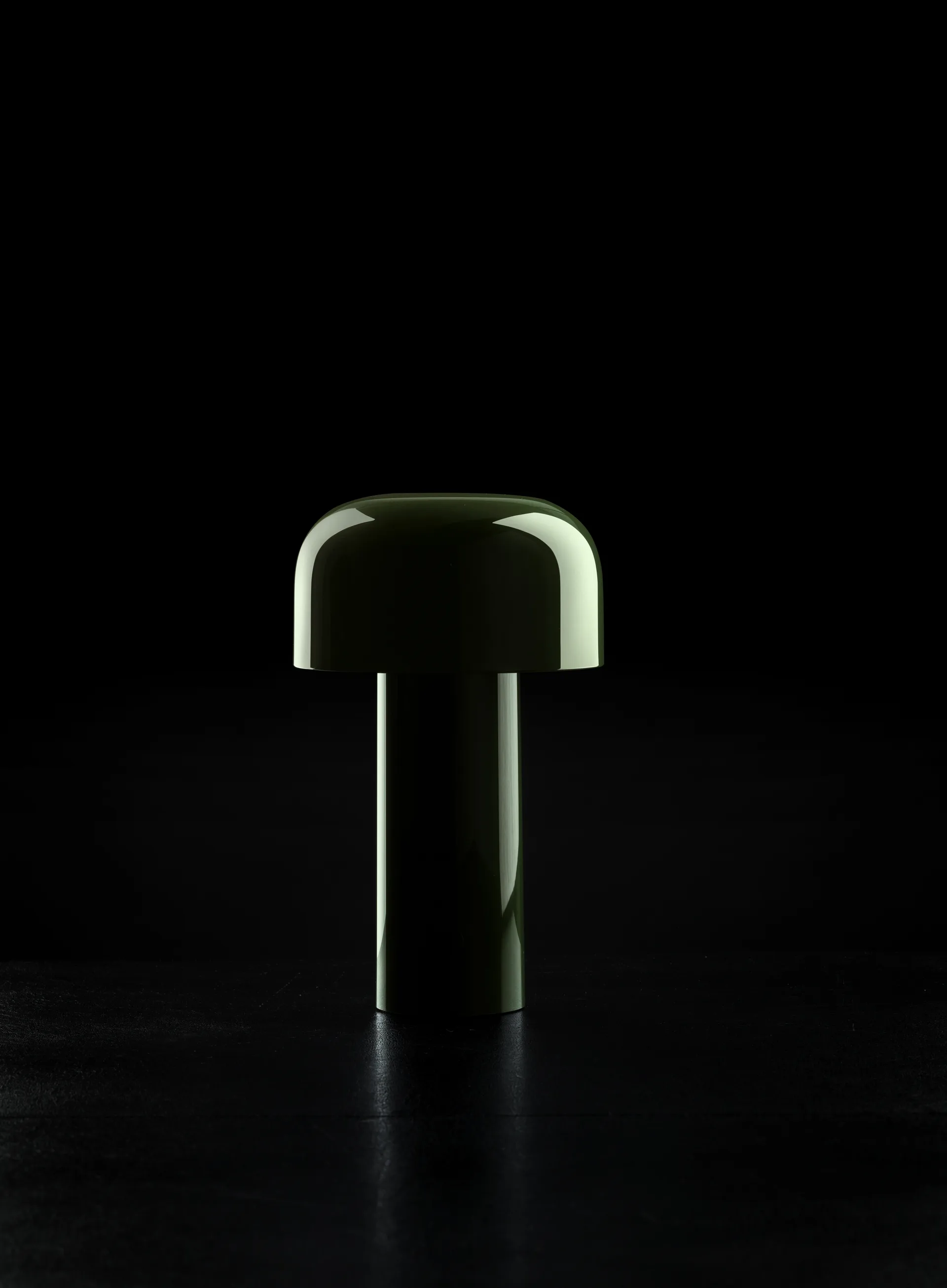 Lampa stołowa przenośna Bellhop, Glossy green, IP54 (wewnątrz/na zewnątrz) Flos