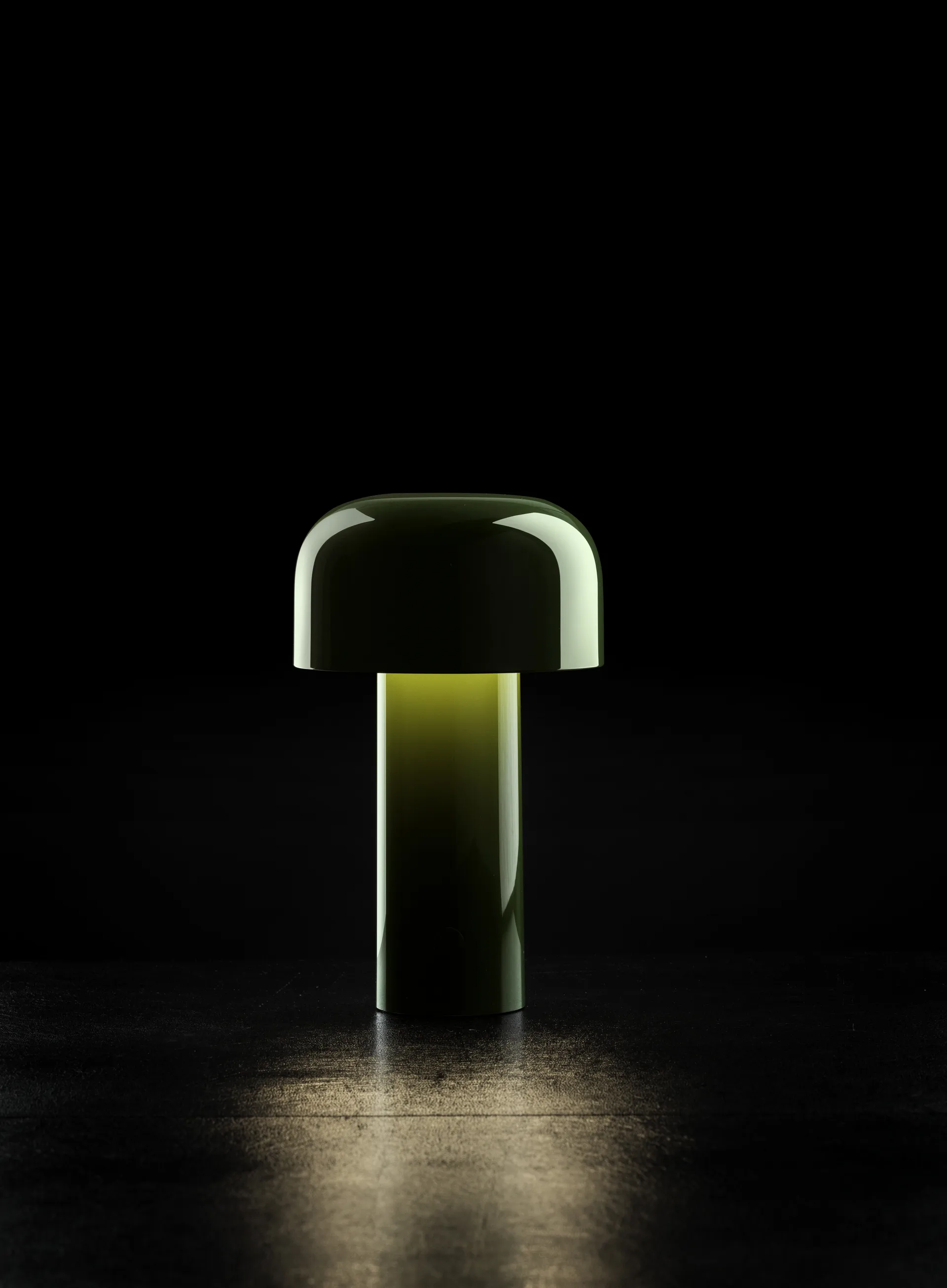 Lampa stołowa przenośna Bellhop, Glossy green, IP54 (wewnątrz/na zewnątrz) Flos