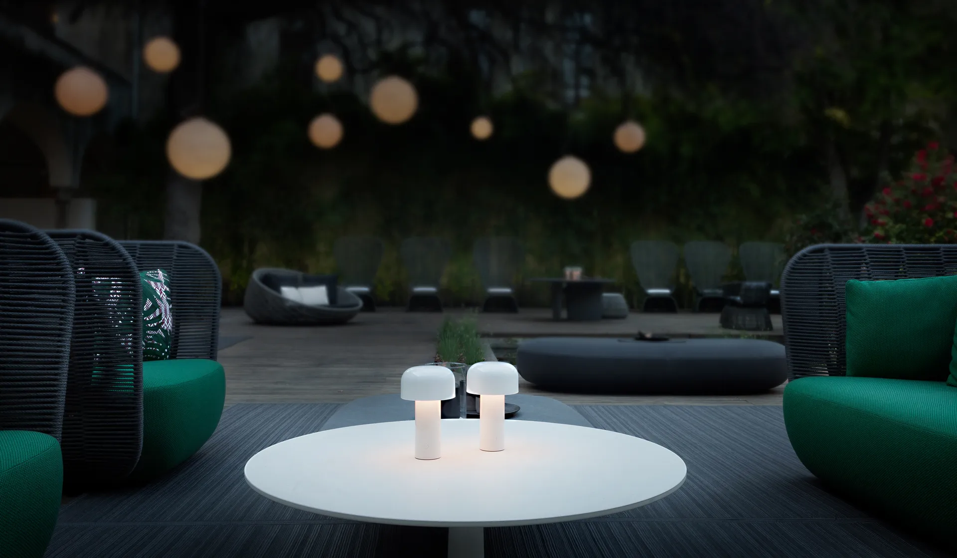 Lampa stołowa przenośna Bellhop, White Flos