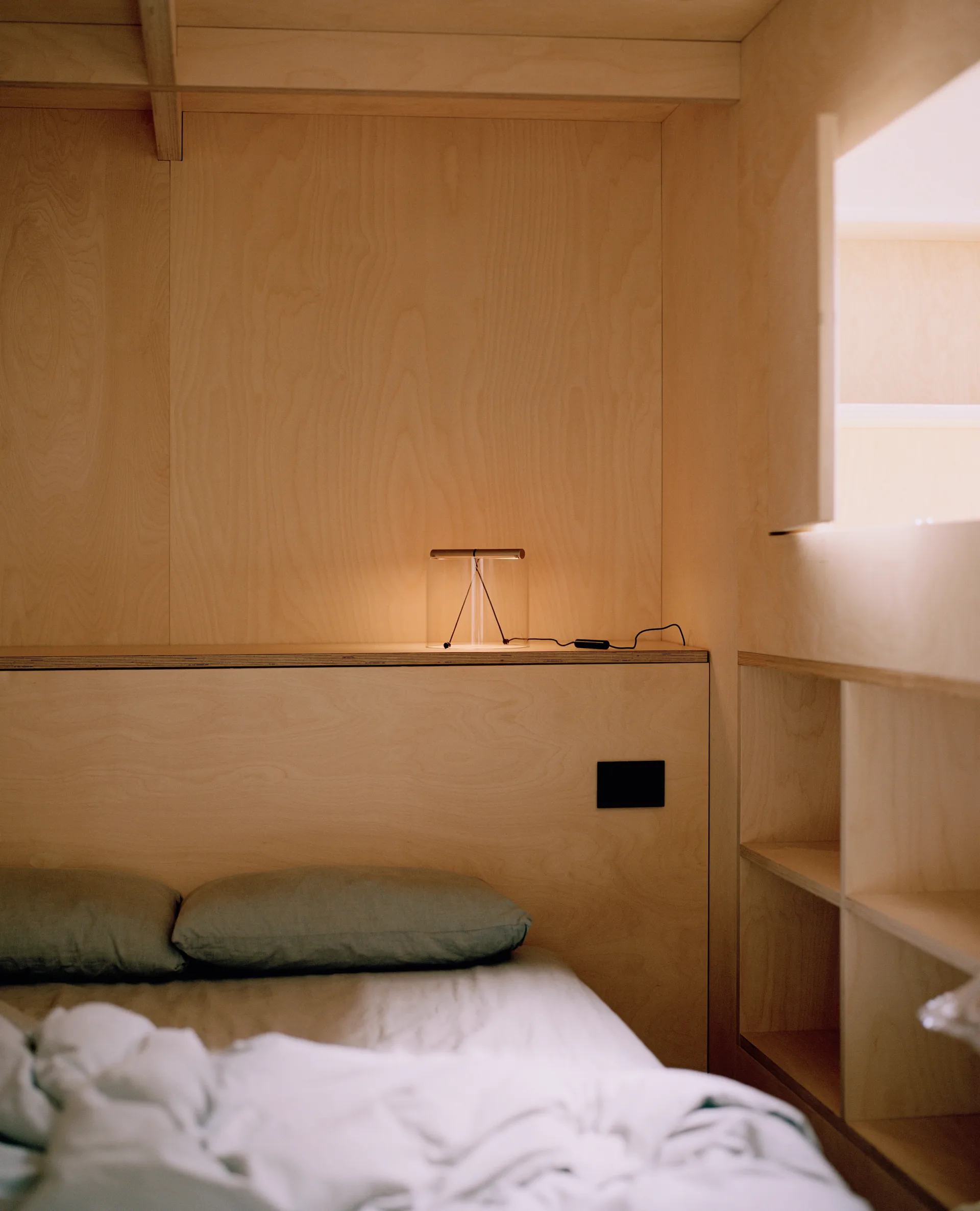 Lampa stołowa To-Tie T1, Anodyzowane aluminium Flos