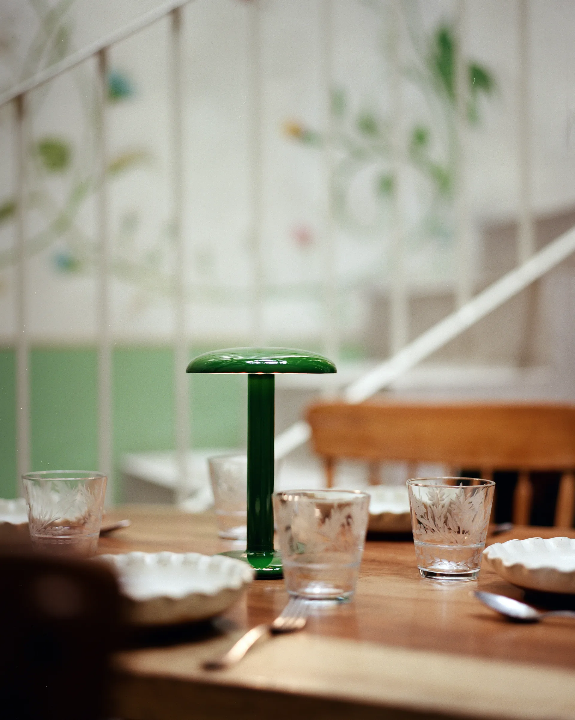 Przenośna lampa stołowa Gustave Residential, Lacquered green Flos