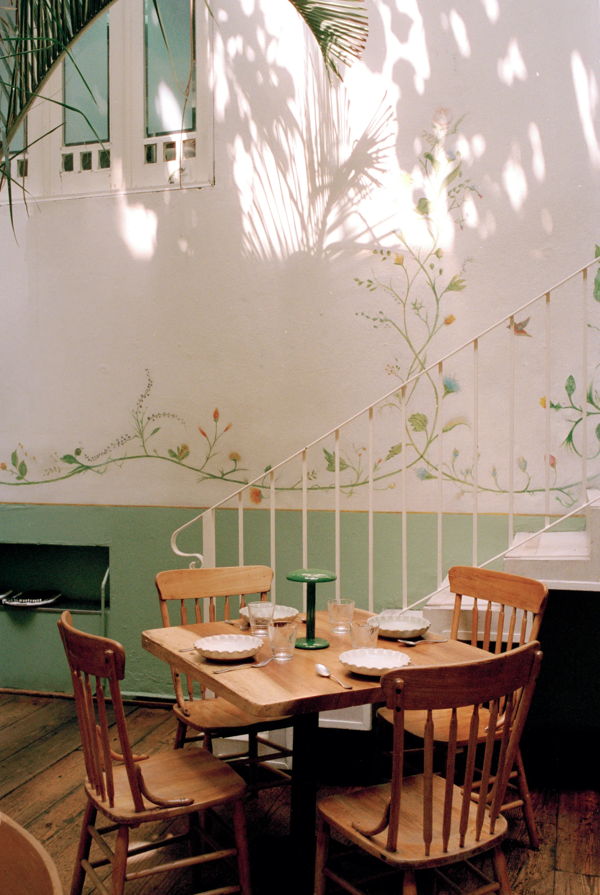 Przenośna lampa stołowa Gustave Residential, Lacquered green Flos