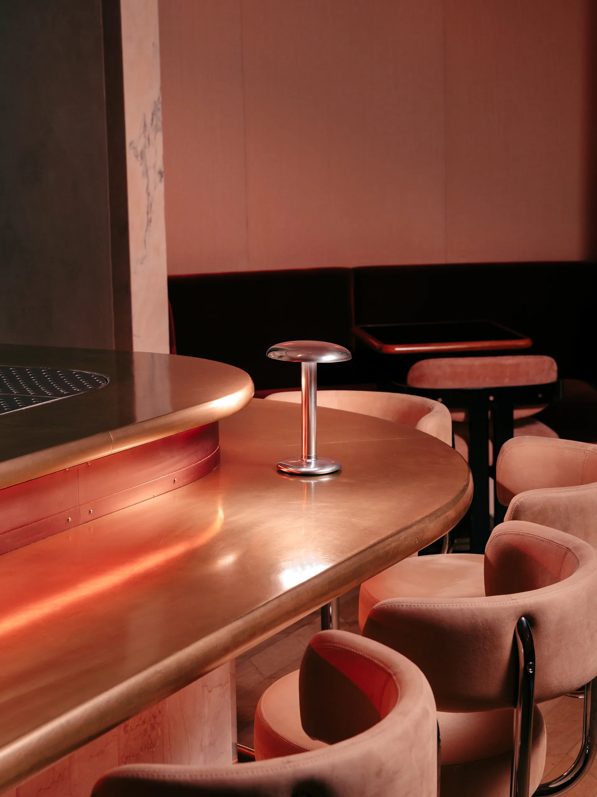 Przenośna lampa stołowa Gustave Residential, Polished silver Flos