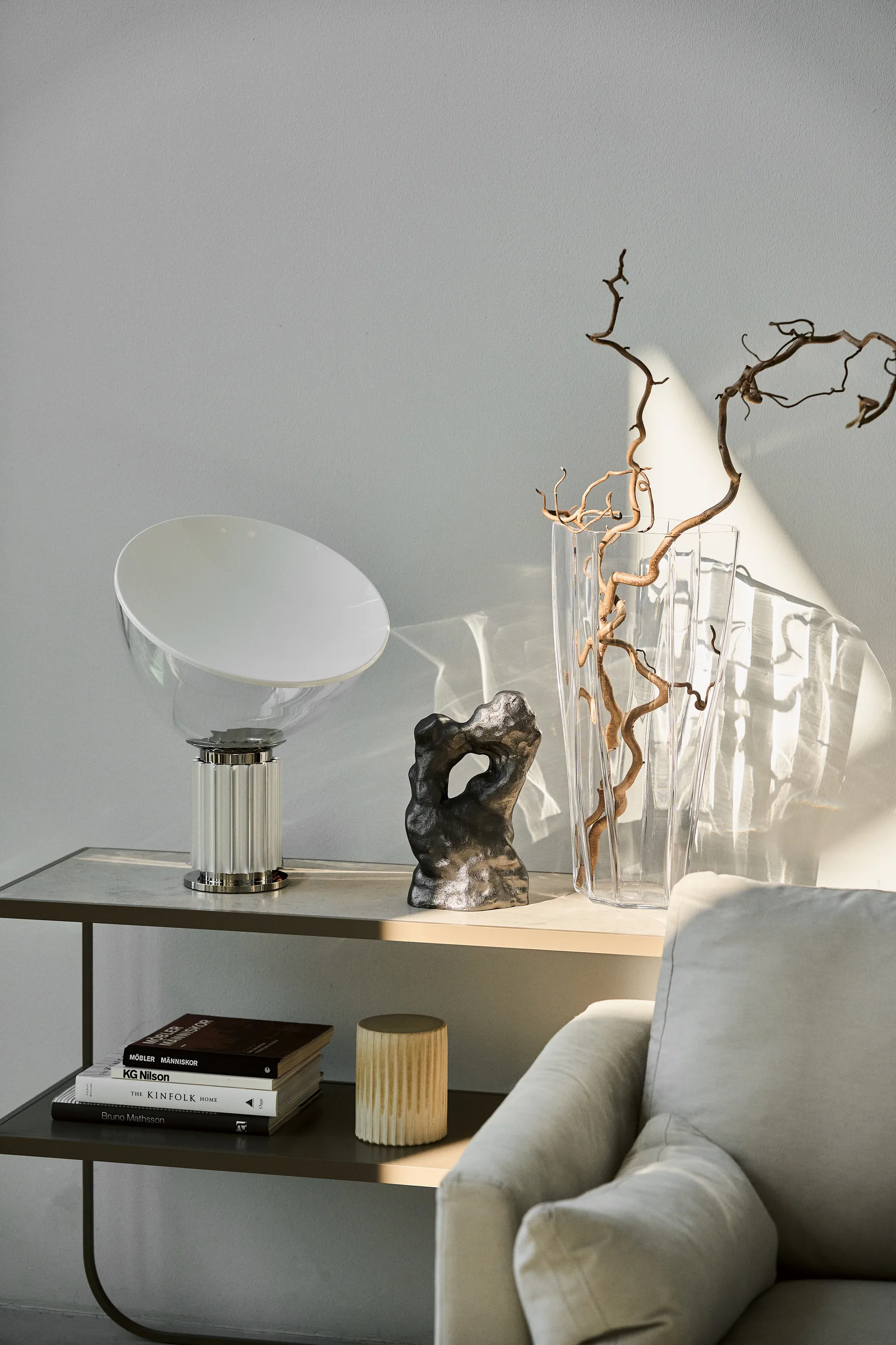 Taccia Small lampa stołowa LED 48,5 cm, Silver, szklana kopuła Flos