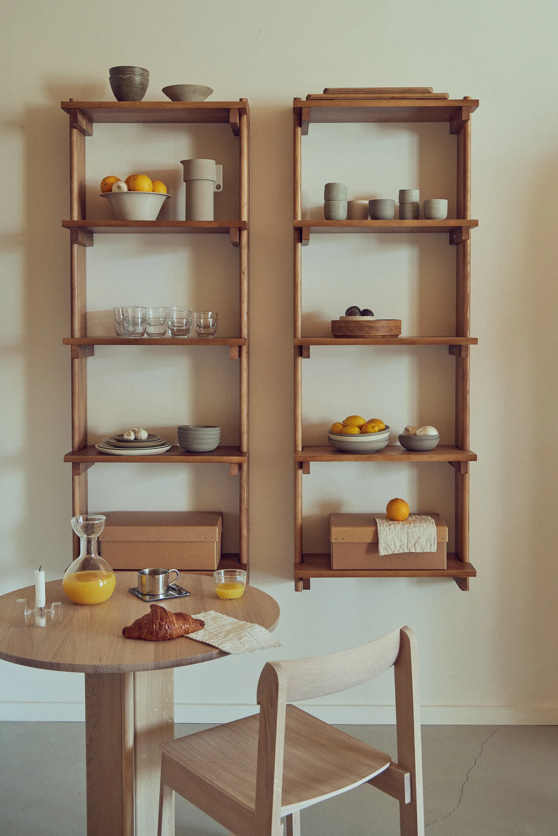 Półka ścienna Beam Shelf, Deep brown pine, 60x167x25 cm Form & Refine