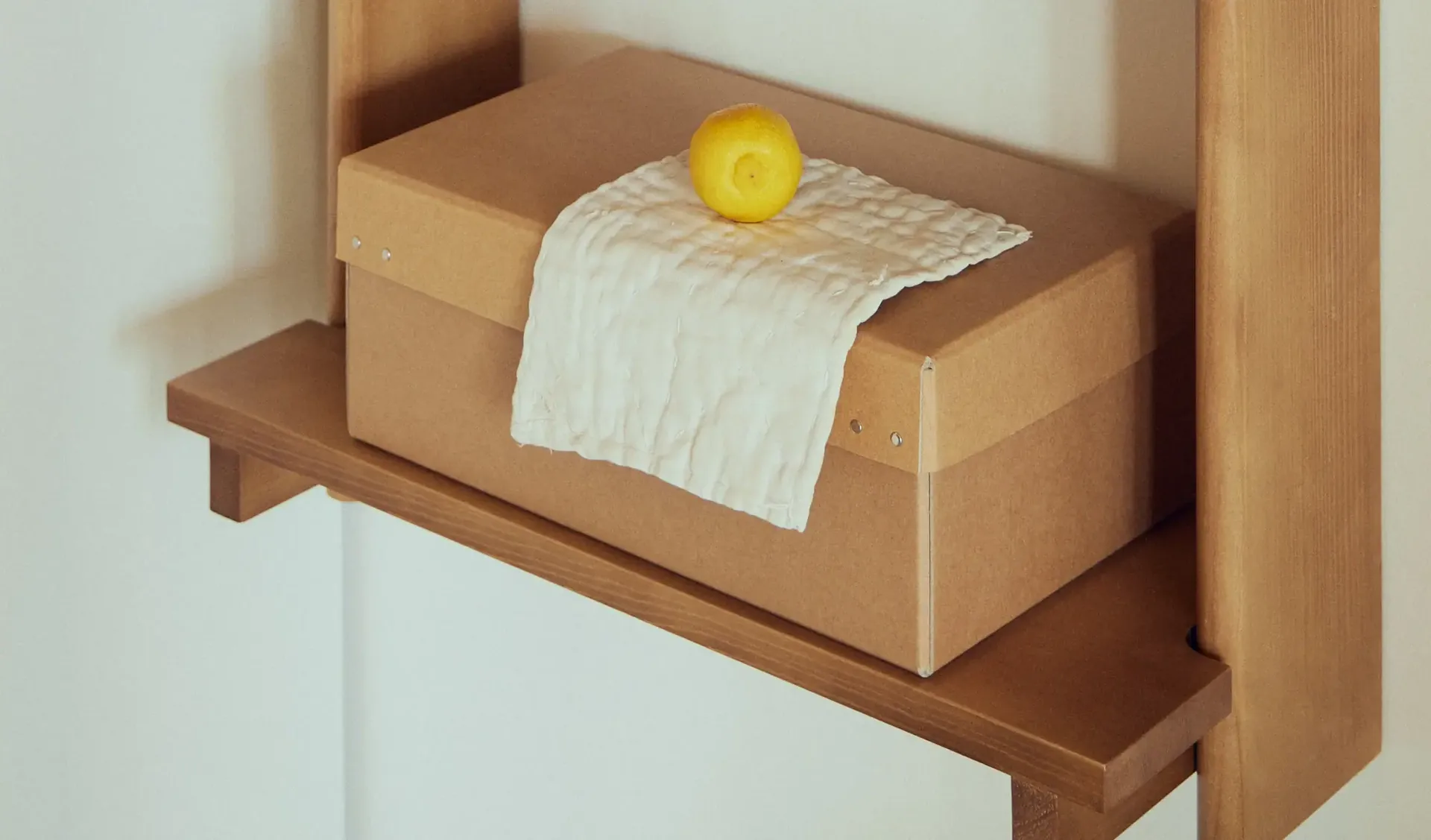 Półka ścienna Beam Shelf, Deep brown pine, 60x90,5x25 cm Form & Refine