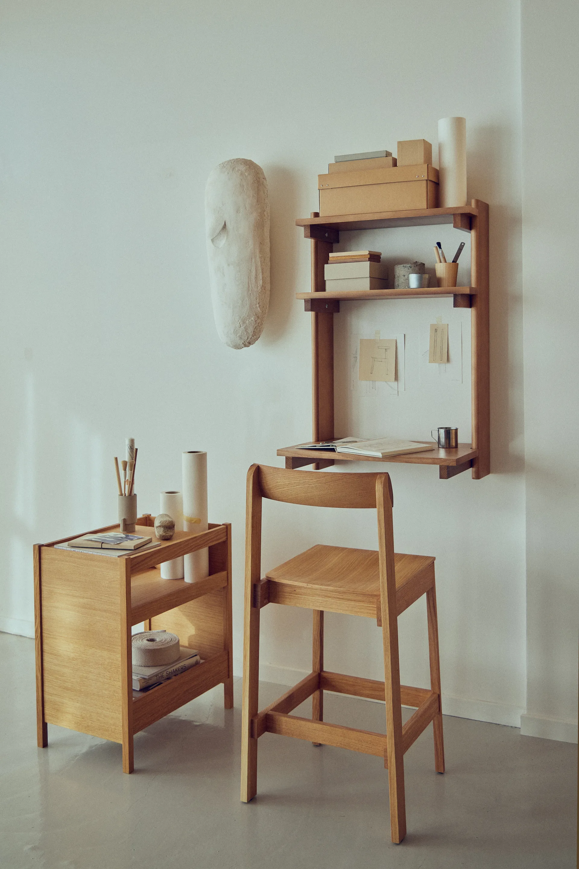 Regał z biurkiem Beam Office Shelf, Deep brown pine, 60x90,5x40 cm Form & Refine
