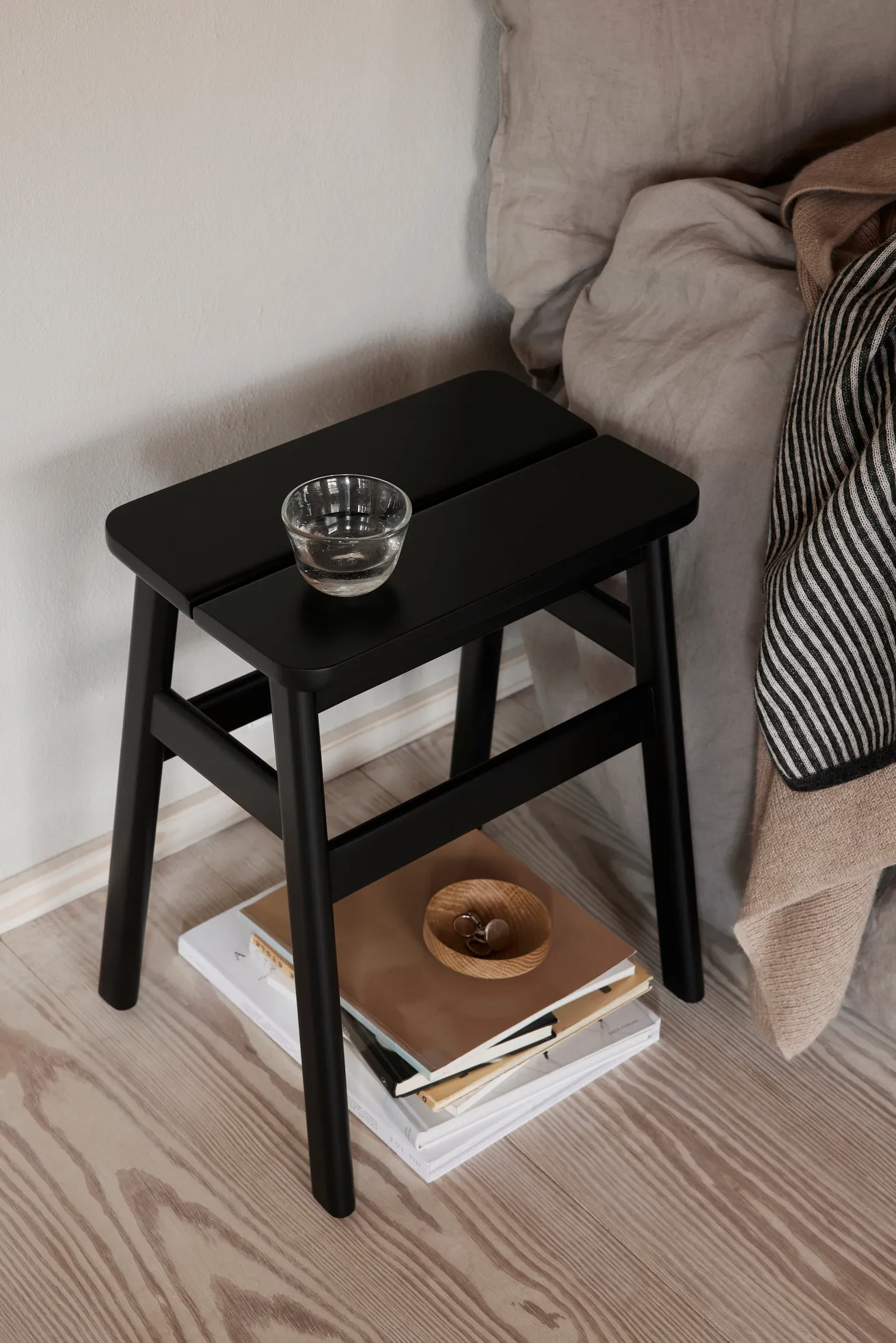 Taboret okrągły Angle Standard 45 cm, Black, Ø32x46 cm Form & Refine