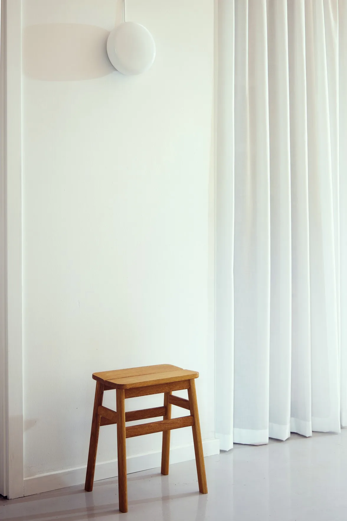 Taboret okrągły Angle Standard 45 cm, Dąb, Ø32x46 cm Form & Refine