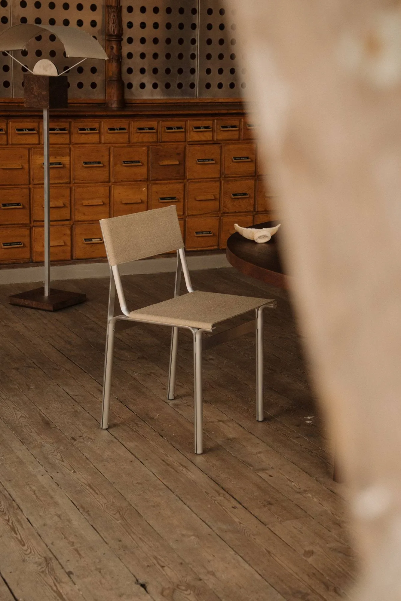 Krzesło Union, Aluminium-Sandstone Linen FRAMA