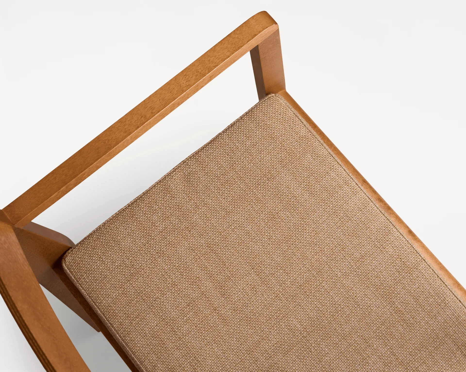 Krzesło z podłokietnikami Armrest Chair 01, Brzoza ciemnobrązowa FRAMA
