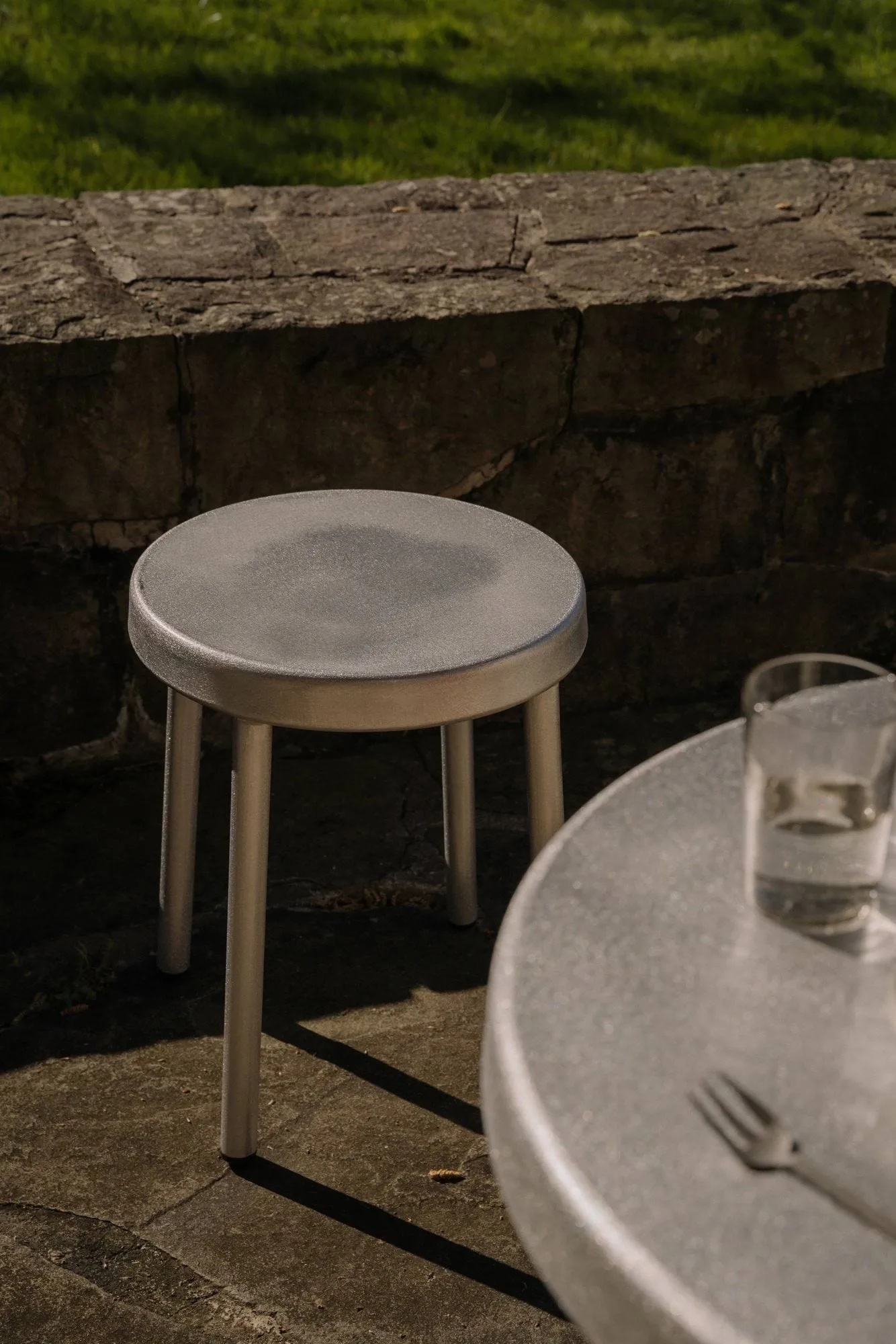 Okrągły taboret Tasca, Aluminium, wys.: 46 cm FRAMA