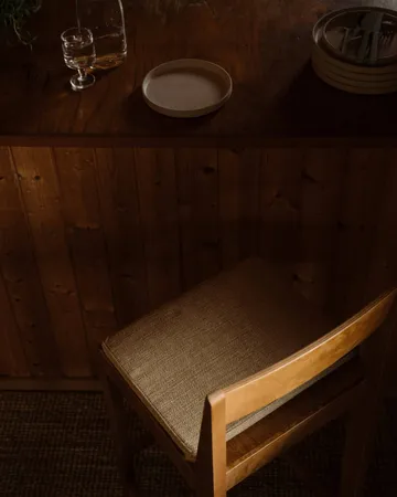 Poduszka do krzesła barowego Bar Chair 01 - Camel, 32x40x4 cm - FRAMA