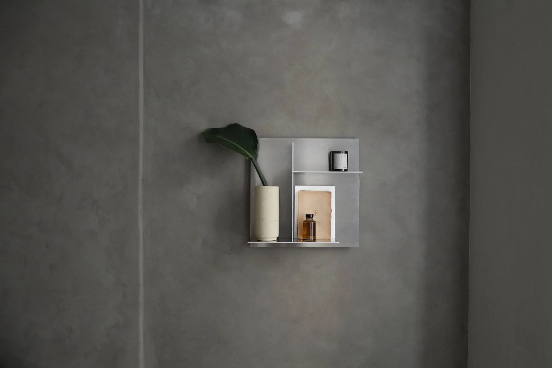 Półka ścienna Rivet Typecase, Aluminium, 44,6x44,6x16,1 cm FRAMA