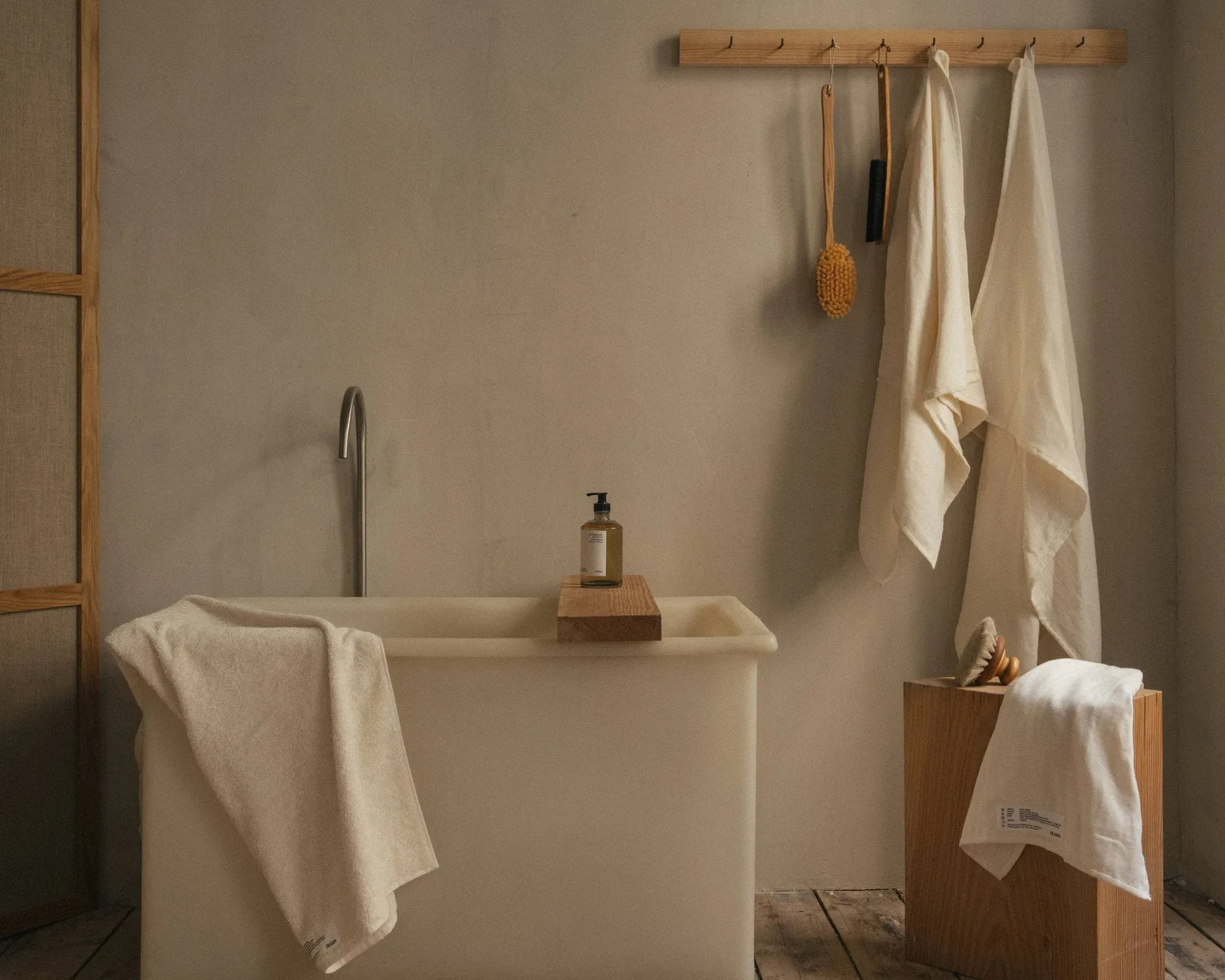 Ręcznik kąpielowy Light Towel 150x100 cm, Bone white (biały) FRAMA