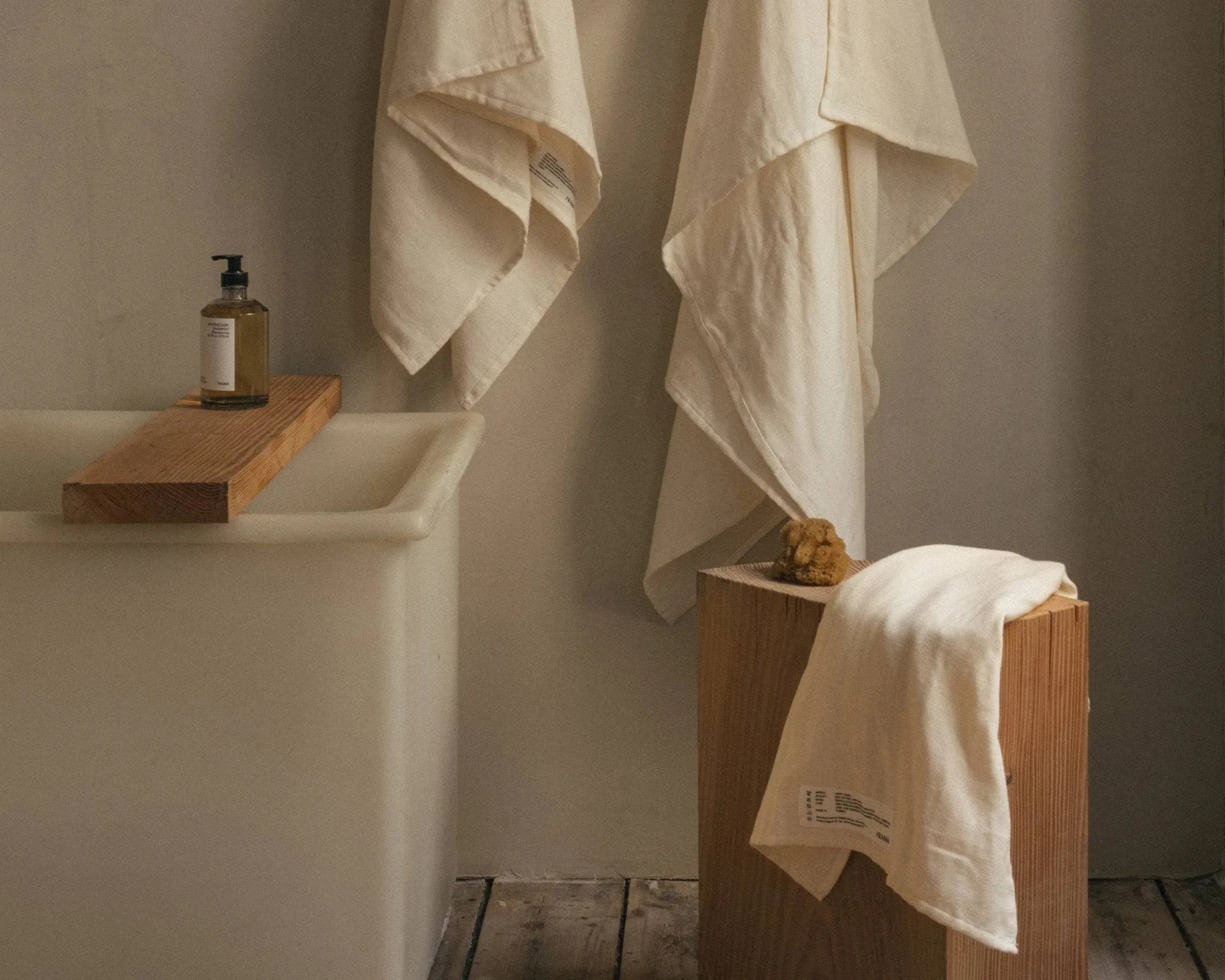 Ręcznik kąpielowy Light Towel 150x100 cm, Bone white (biały) FRAMA