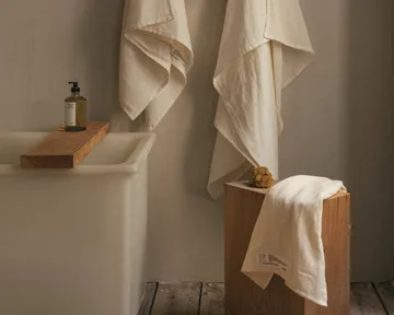 Ręcznik kąpielowy Light Towel 150x100 cm - Bone white (biały) - FRAMA