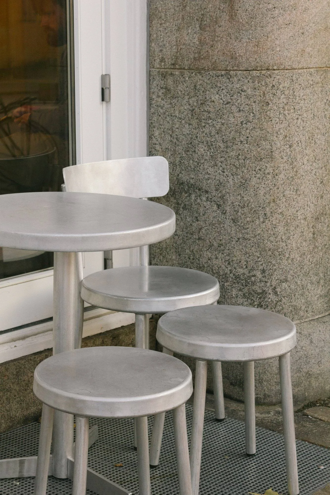 Stół do jadalni Tasca Table, Aluminium, small, Ø58x75,5 cm FRAMA