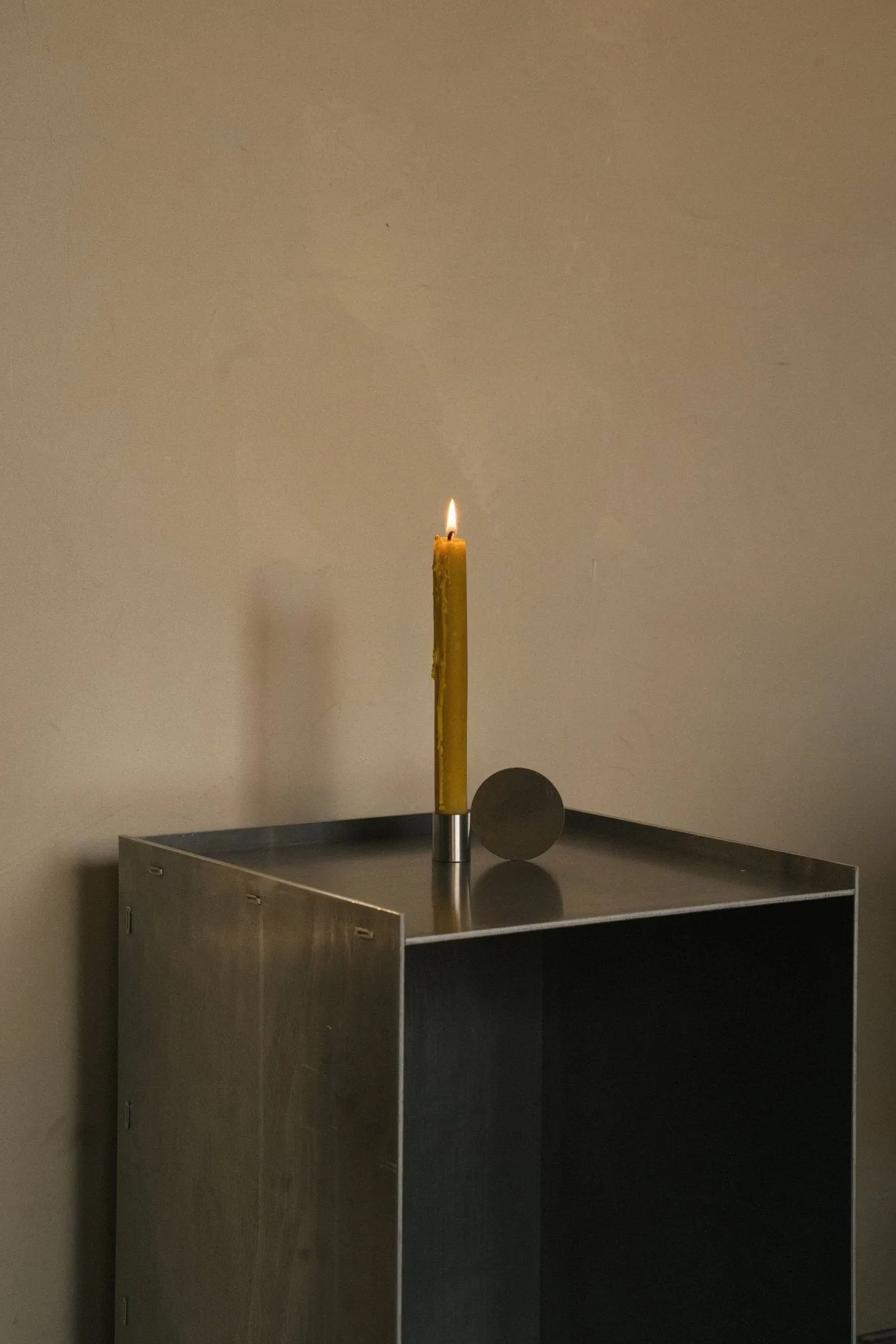Świecznik Fundament, Forma 3, stal nierdzewna, 2,5x8,5x6 cm FRAMA