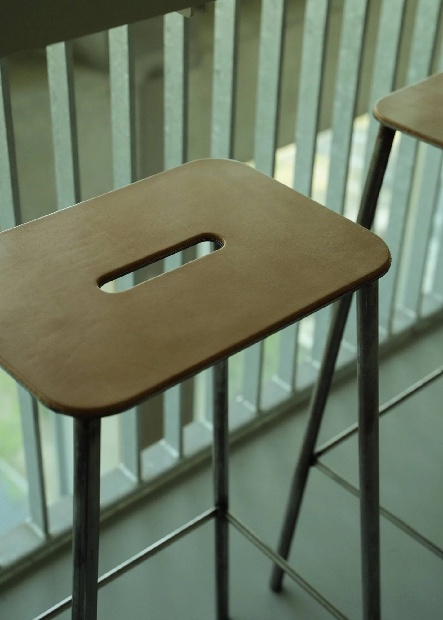 Taboret Adam, Raw steel-natural leather, H:65 cm FRAMA