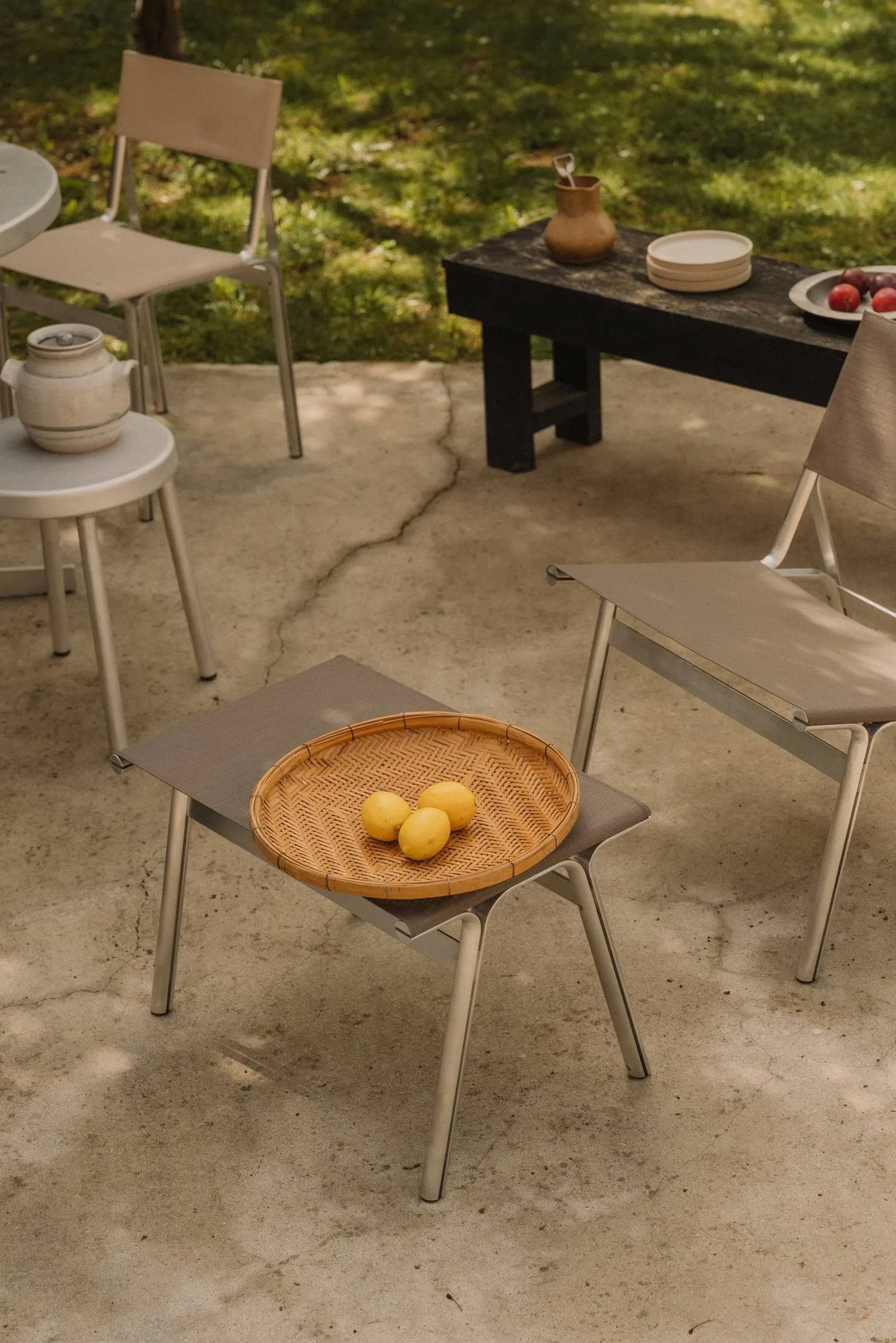 Taboret Union, Aluminium-Sandstone Linen, wys.: 40,6 cm FRAMA