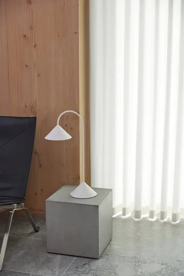 Lampa stołowa przenośna Grasp - Matt White, 47 cm - Frandsen