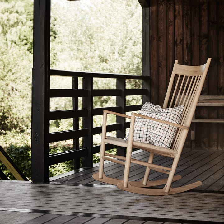 Fotel bujany J16 , Czarny - dąb czarny lakierowany Fredericia Furniture