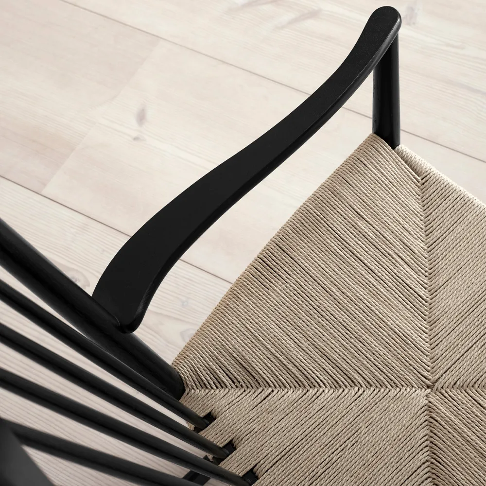 Fotel bujany J16 , Czarny - dąb czarny lakierowany Fredericia Furniture