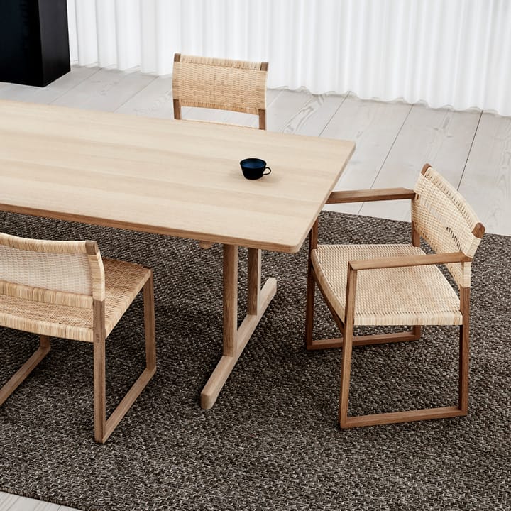 Fotel z podłokietnikami BM62, Rattan - stelaż olejowany Fredericia Furniture