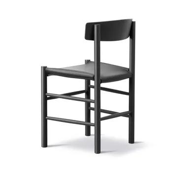 Krzesło J39 - Czarny lakierowany buk-skóra Omni 301 czarna - Fredericia Furniture