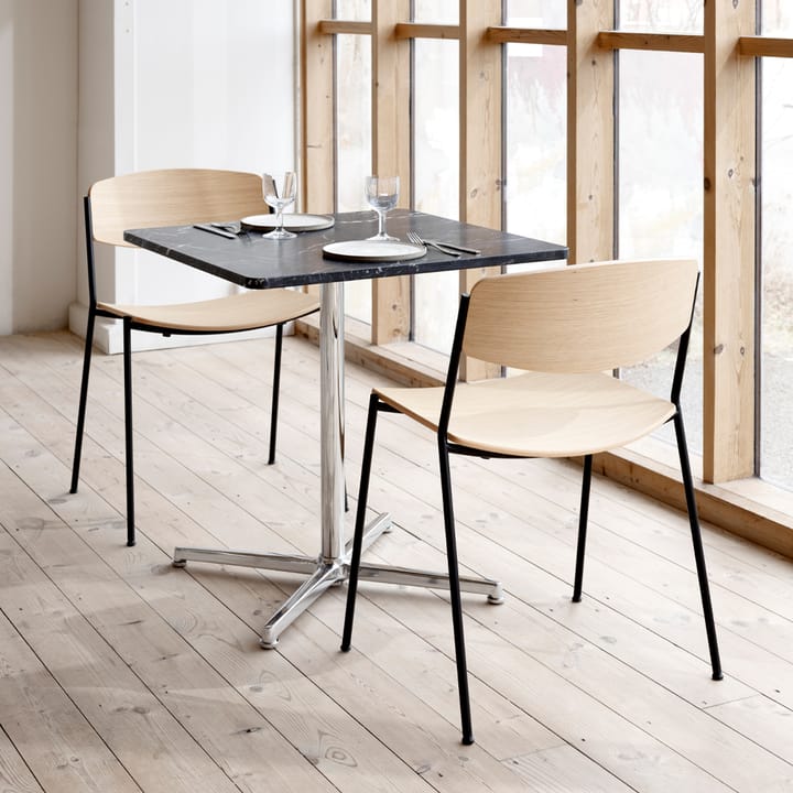 Krzesło Lynderup 3080, Drewno orzecha włoskiego lakierowane - stelaż stalowy czarny Fredericia Furniture