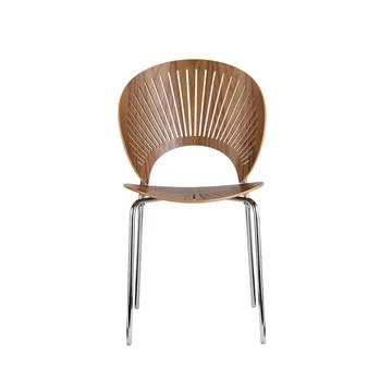 Krzesło Trinidad 3398 - Drewno orzecha włoskiego lakierowane - nogi chromowane - Fredericia Furniture