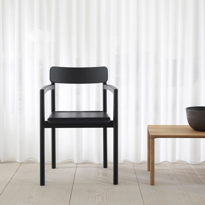 Krzesło z podłokietnikami Post 3445, Dąb czarny lakierowany Fredericia Furniture