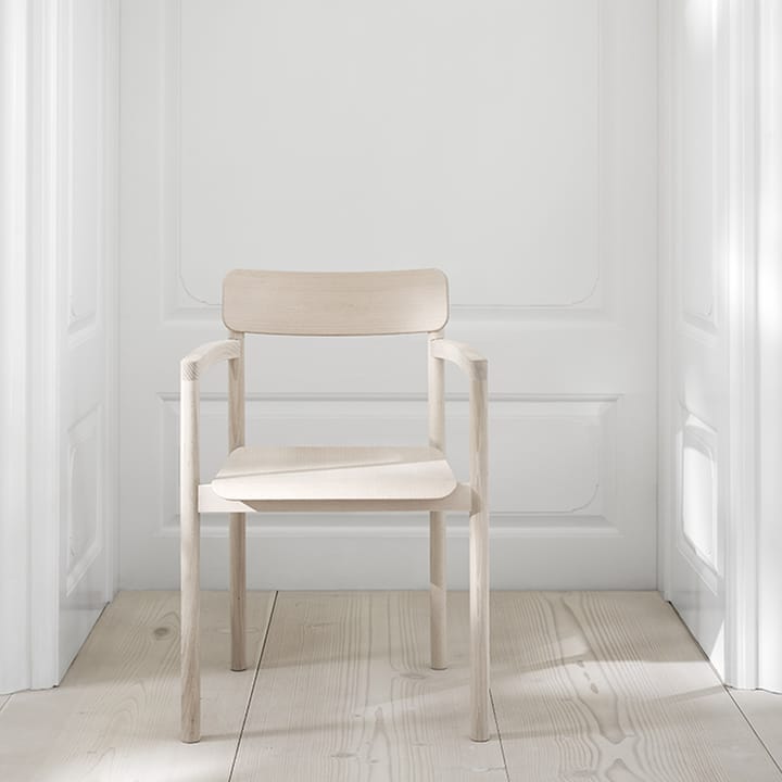 Krzesło z podłokietnikami Post 3445, Dąb lakierowany Fredericia Furniture