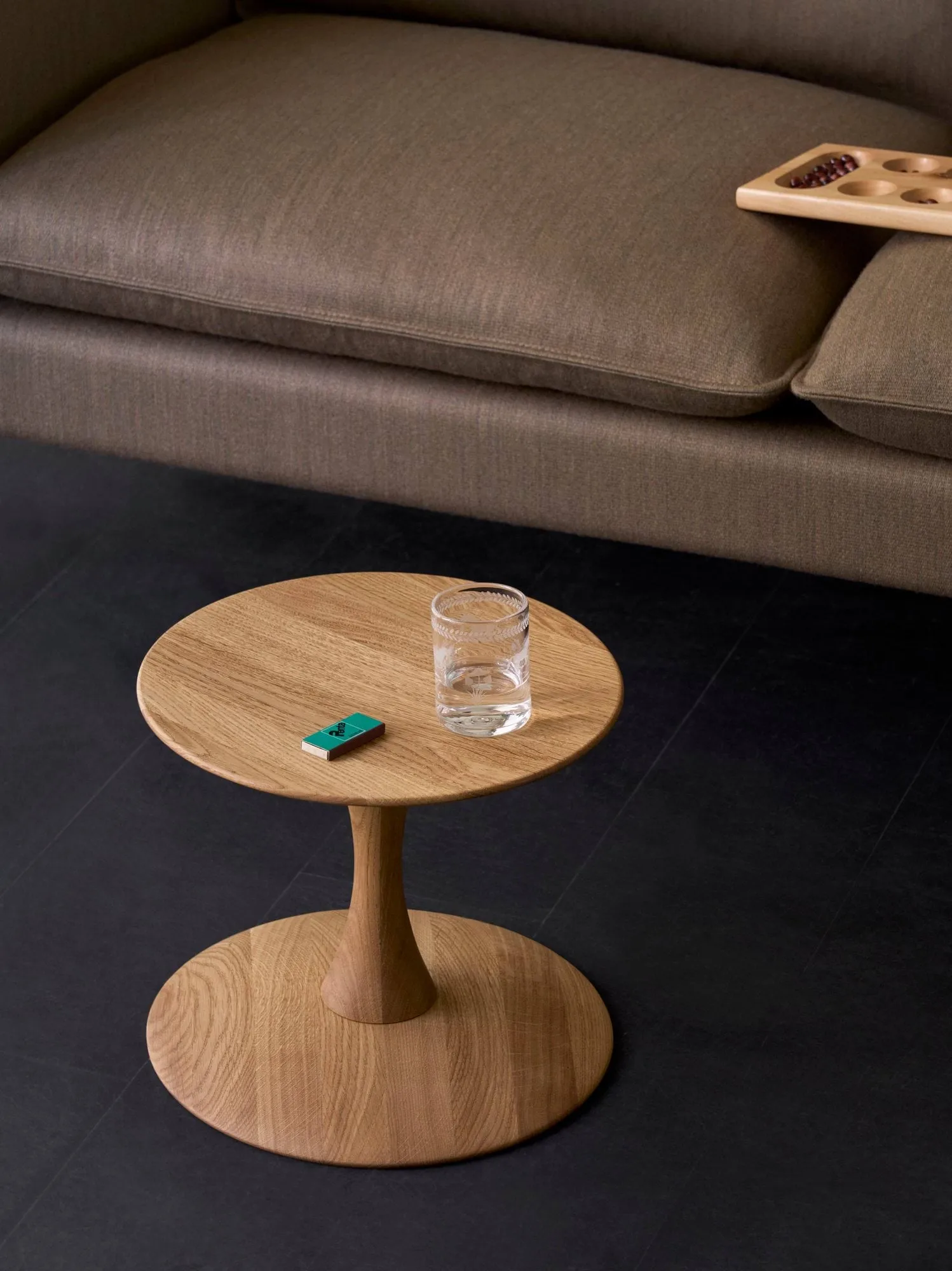 ND102 Trisse stołek, Wędzony olejowany dąb, Ø32x28 cm Fredericia Furniture