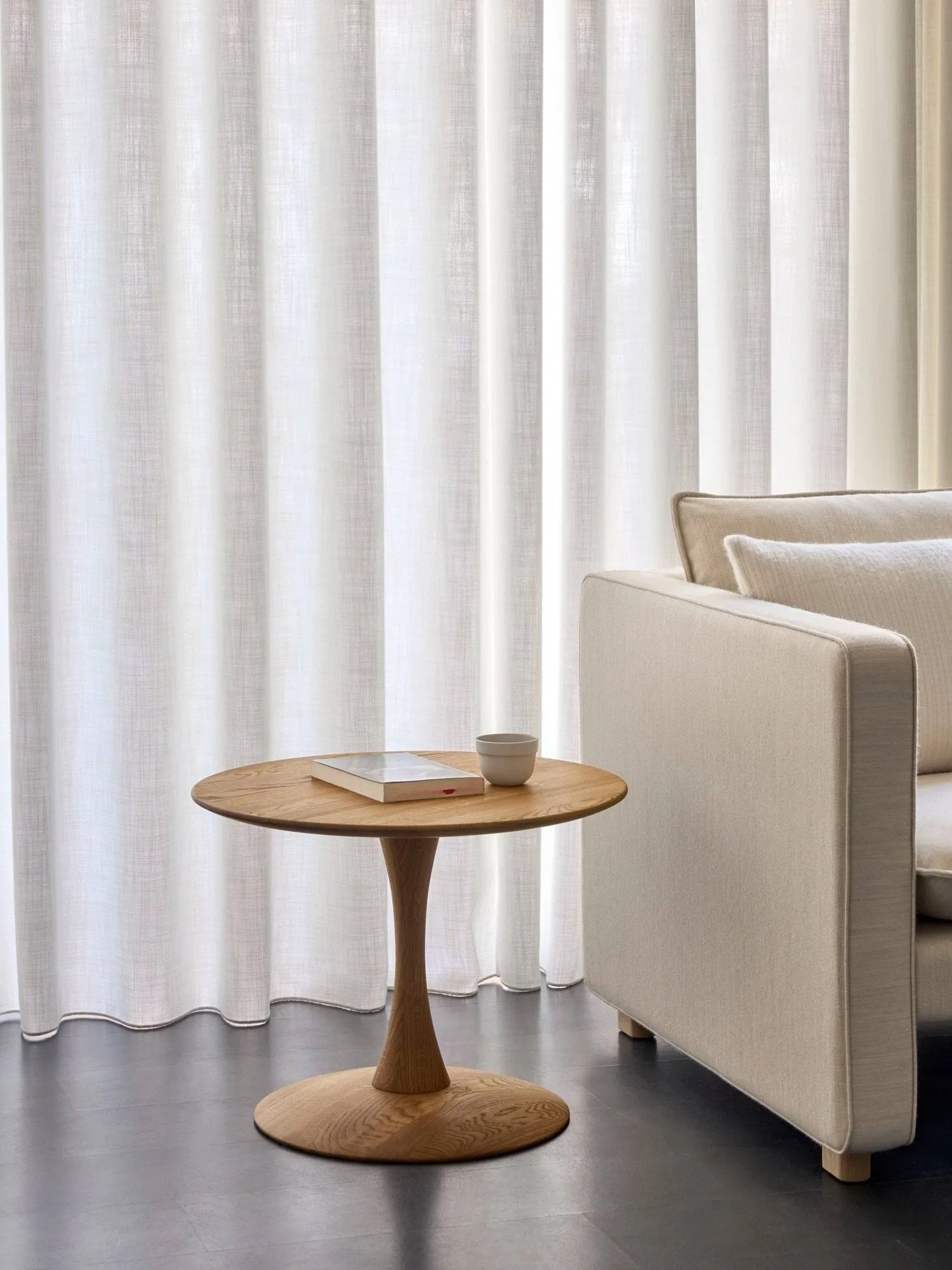 ND110 Trisse stolik kawowy, Olejowany dąb, Ø55x42 cm Fredericia Furniture