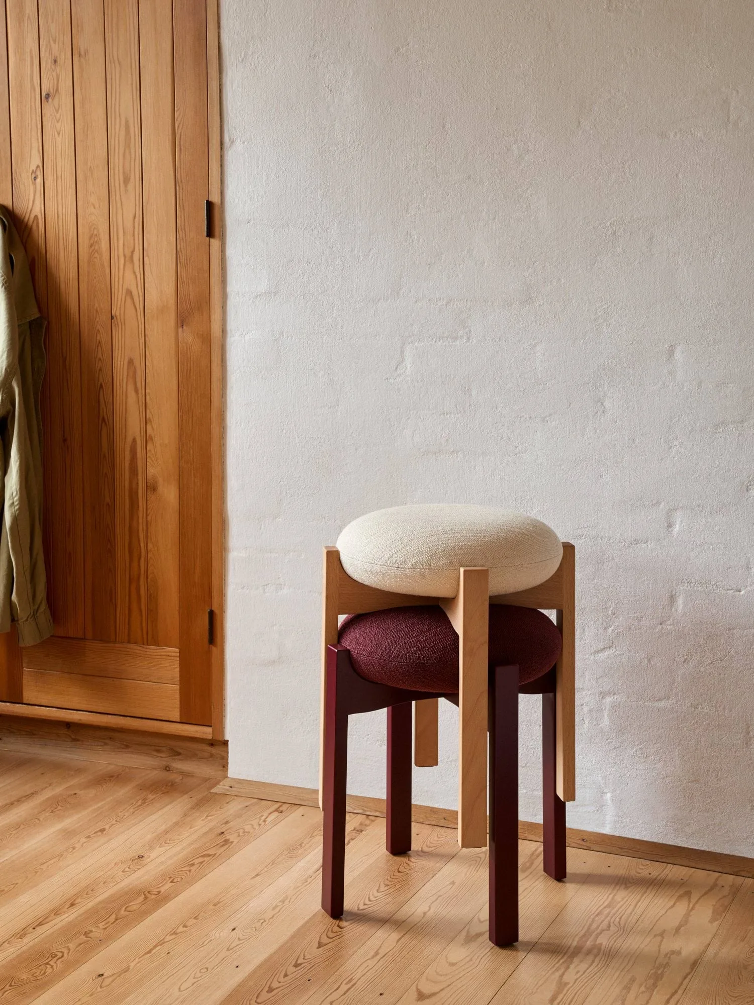 Podnóżek Pioneer, niski, Odino RC43 bordeaux-bordeaux buk Fredericia Furniture