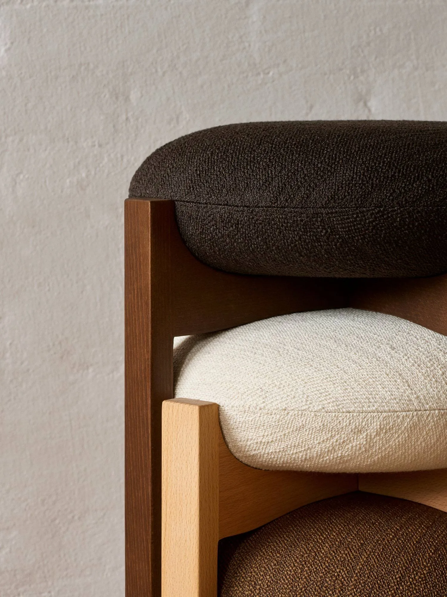 Podnóżek Pioneer wysoki, Odino NE22 off white-olejowany buk Fredericia Furniture