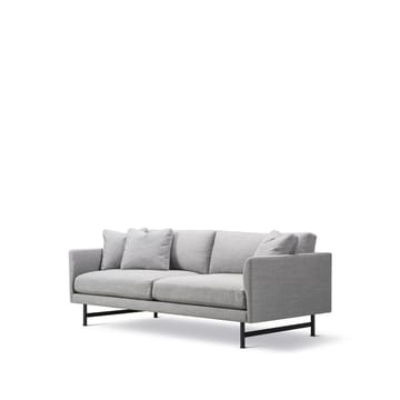 Sofa 2-osobowa Calmo 5622 - Sunniva 242 - stal czarna - Fredericia Furniture